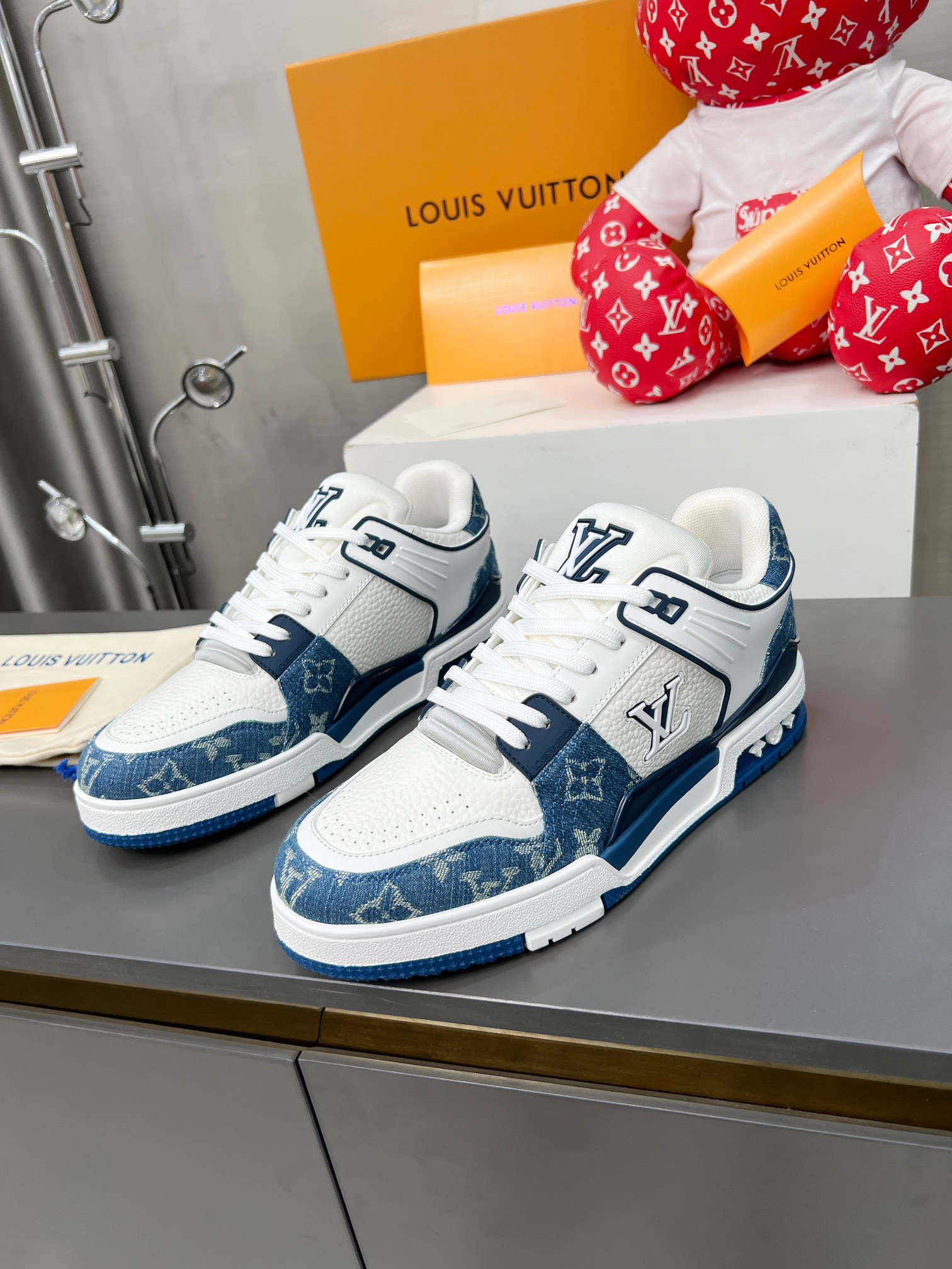 Louis Vuitton Male Sneakers M-l-s