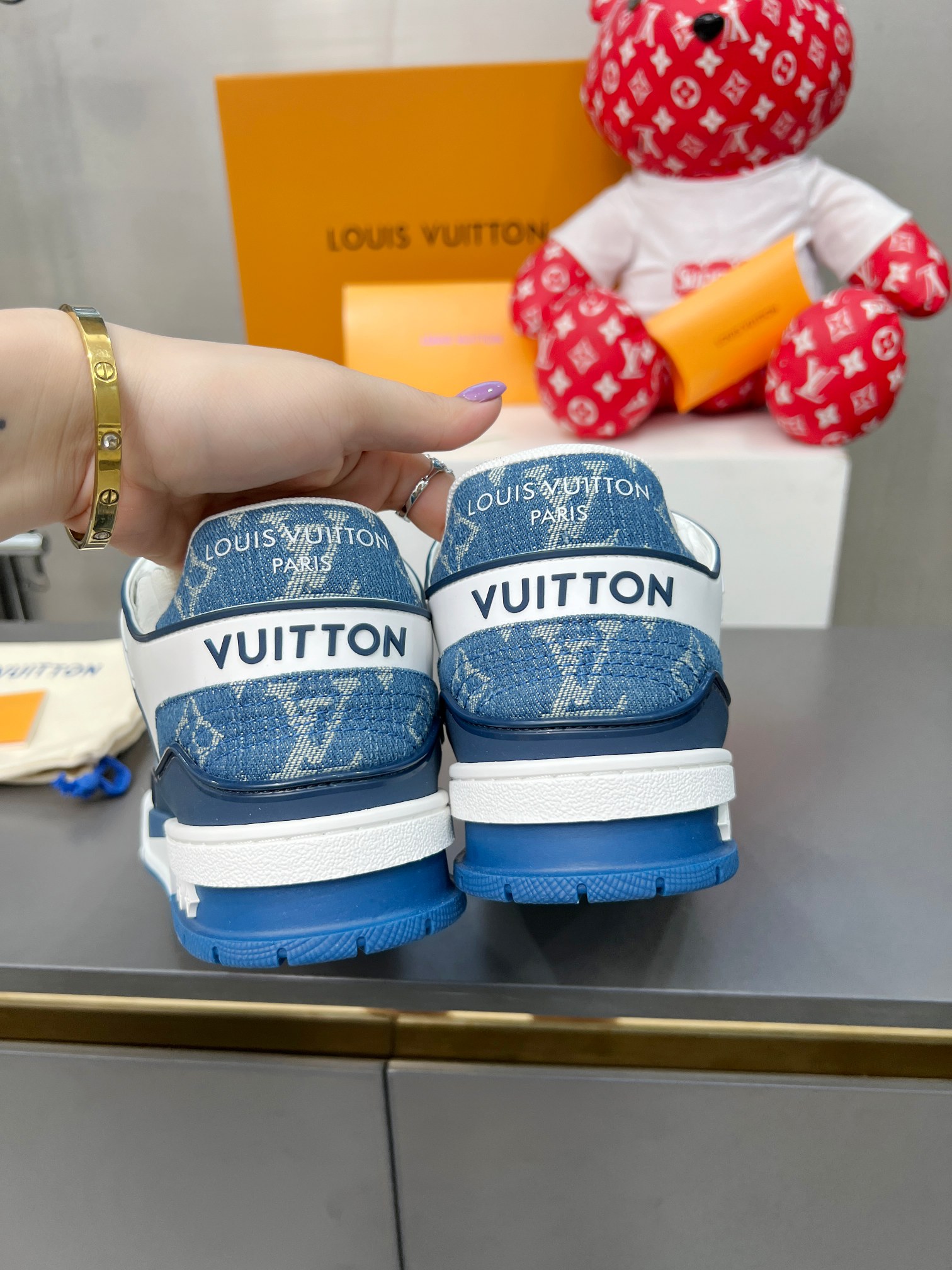 Louis Vuitton Male Sneakers M-l-s