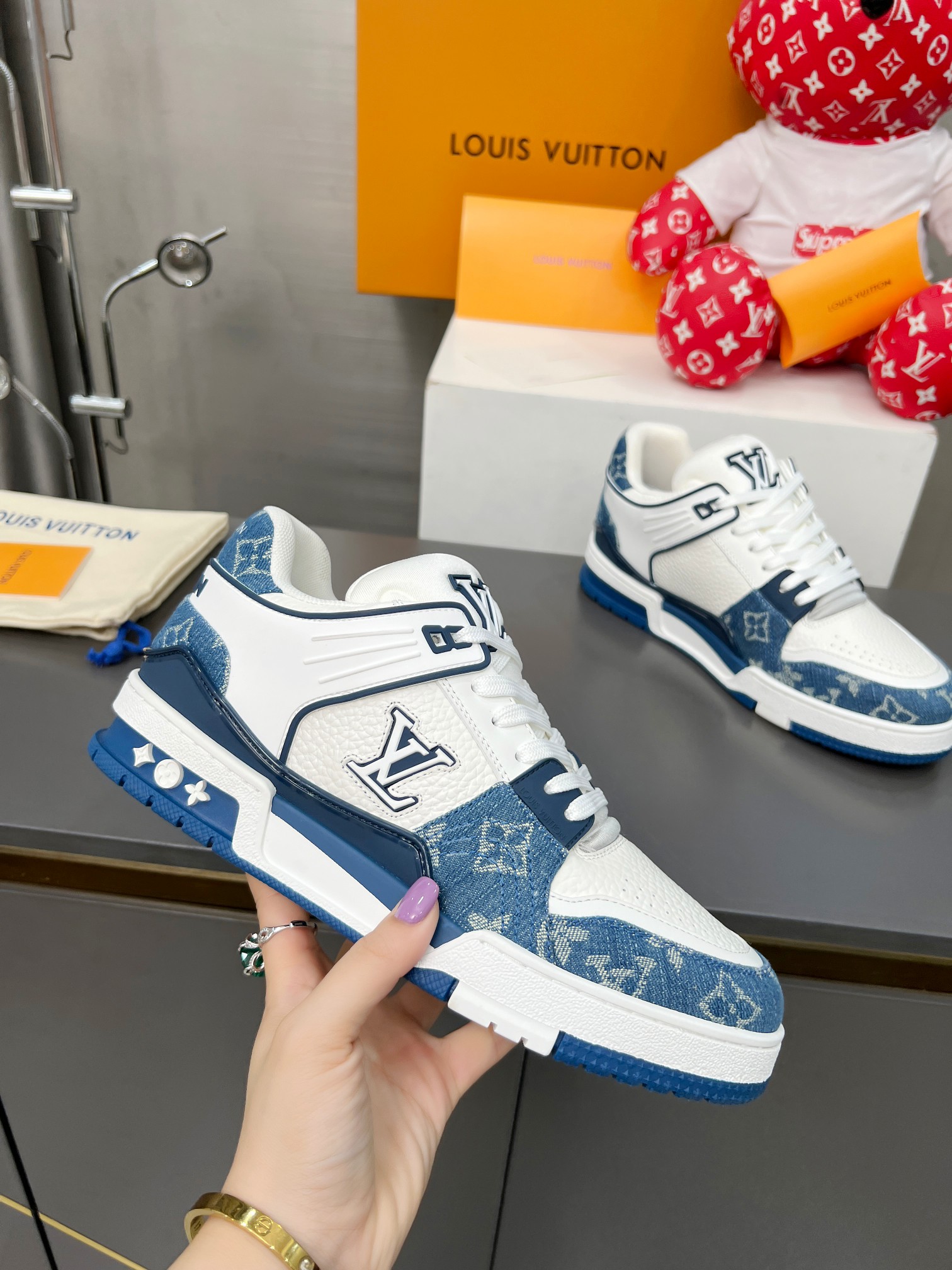 Louis Vuitton Male Sneakers M-l-s