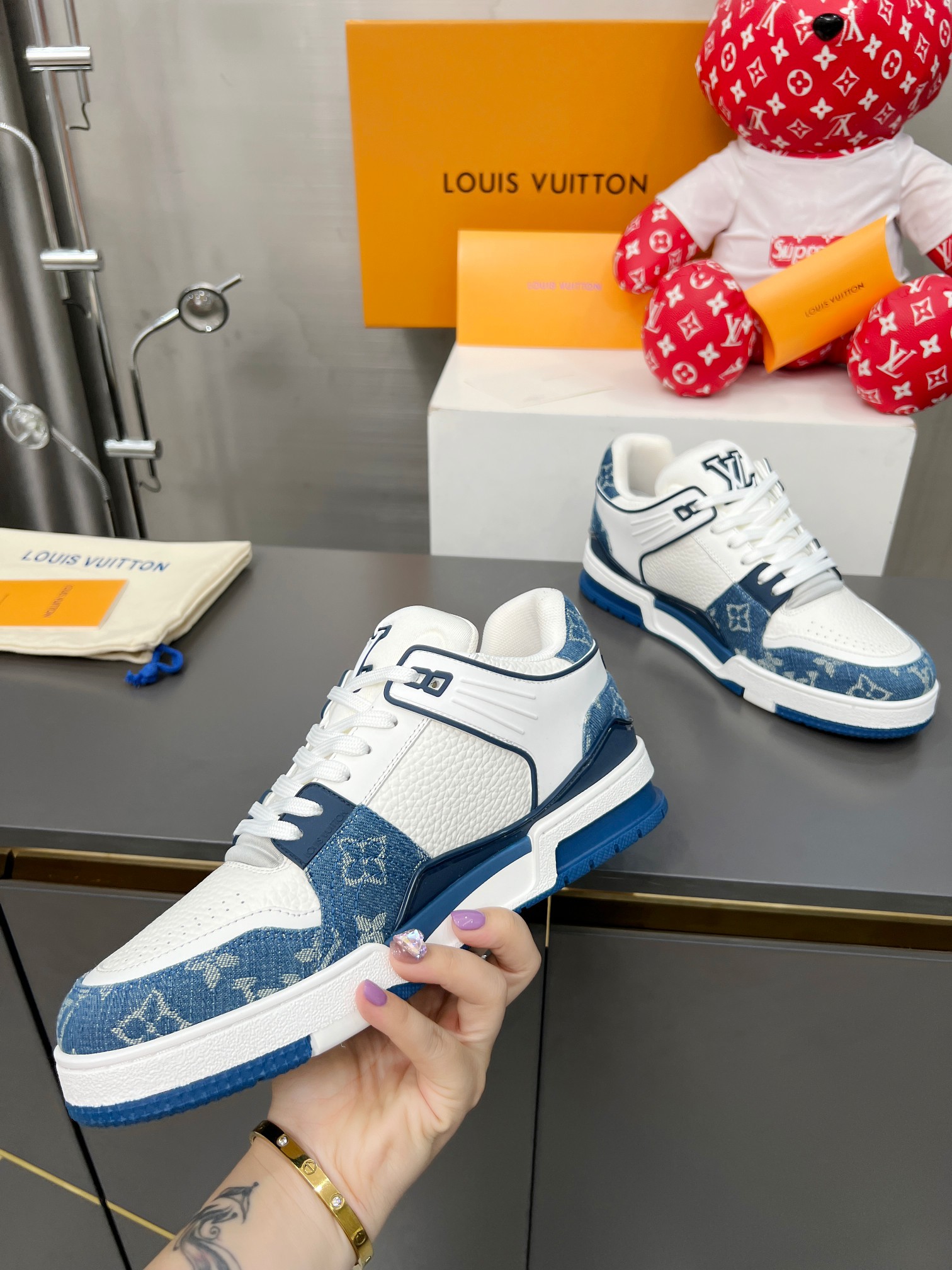 Louis Vuitton Male Sneakers M-l-s