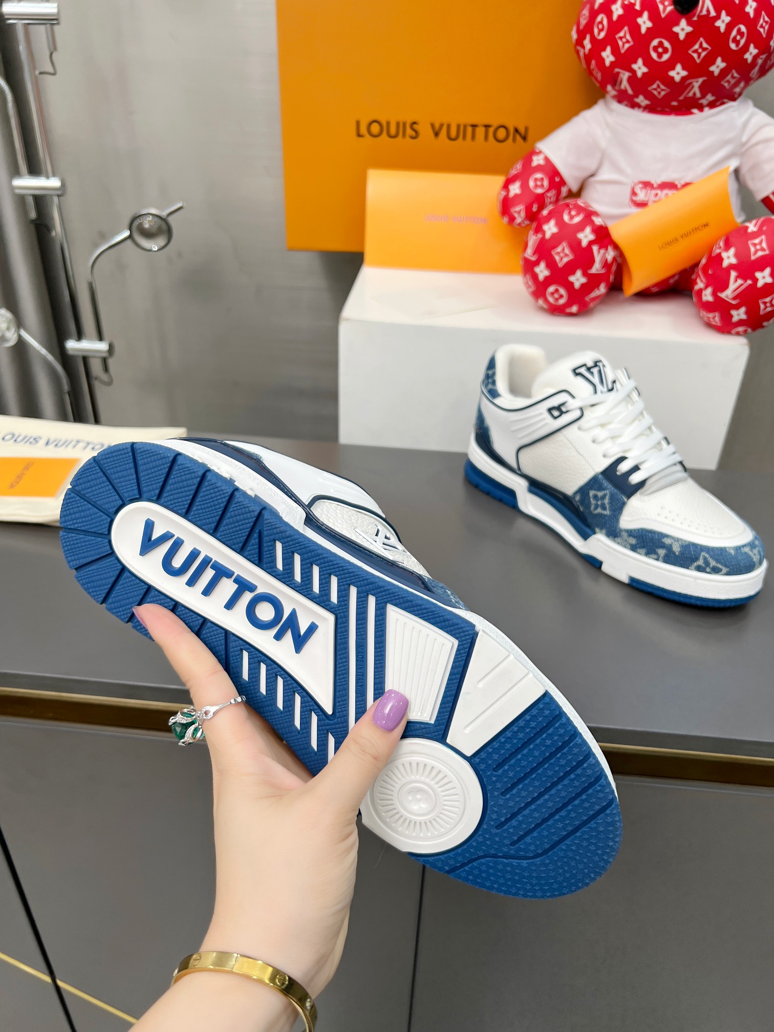 Louis Vuitton Male Sneakers M-l-s