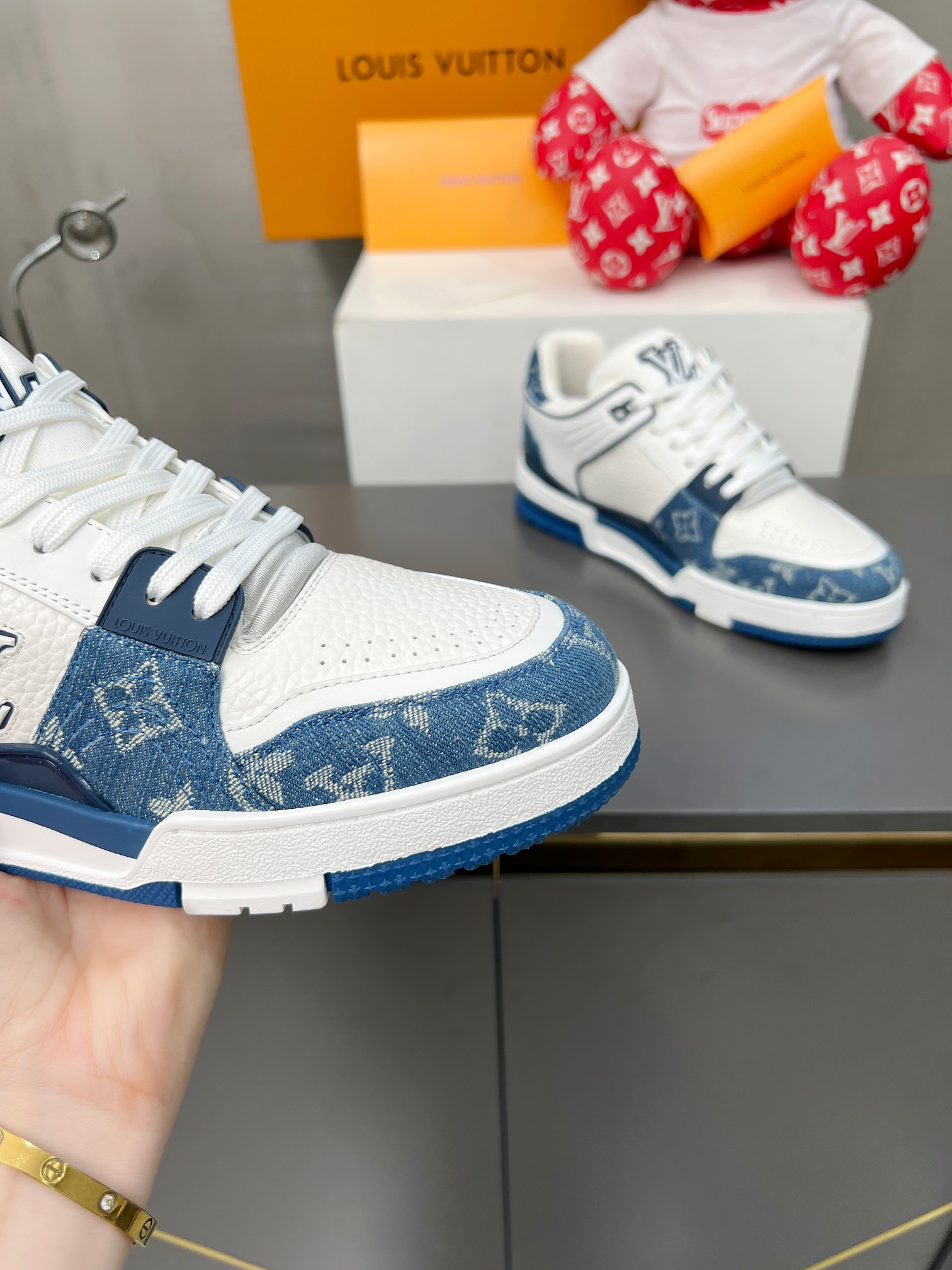 Louis Vuitton Male Sneakers M-l-s