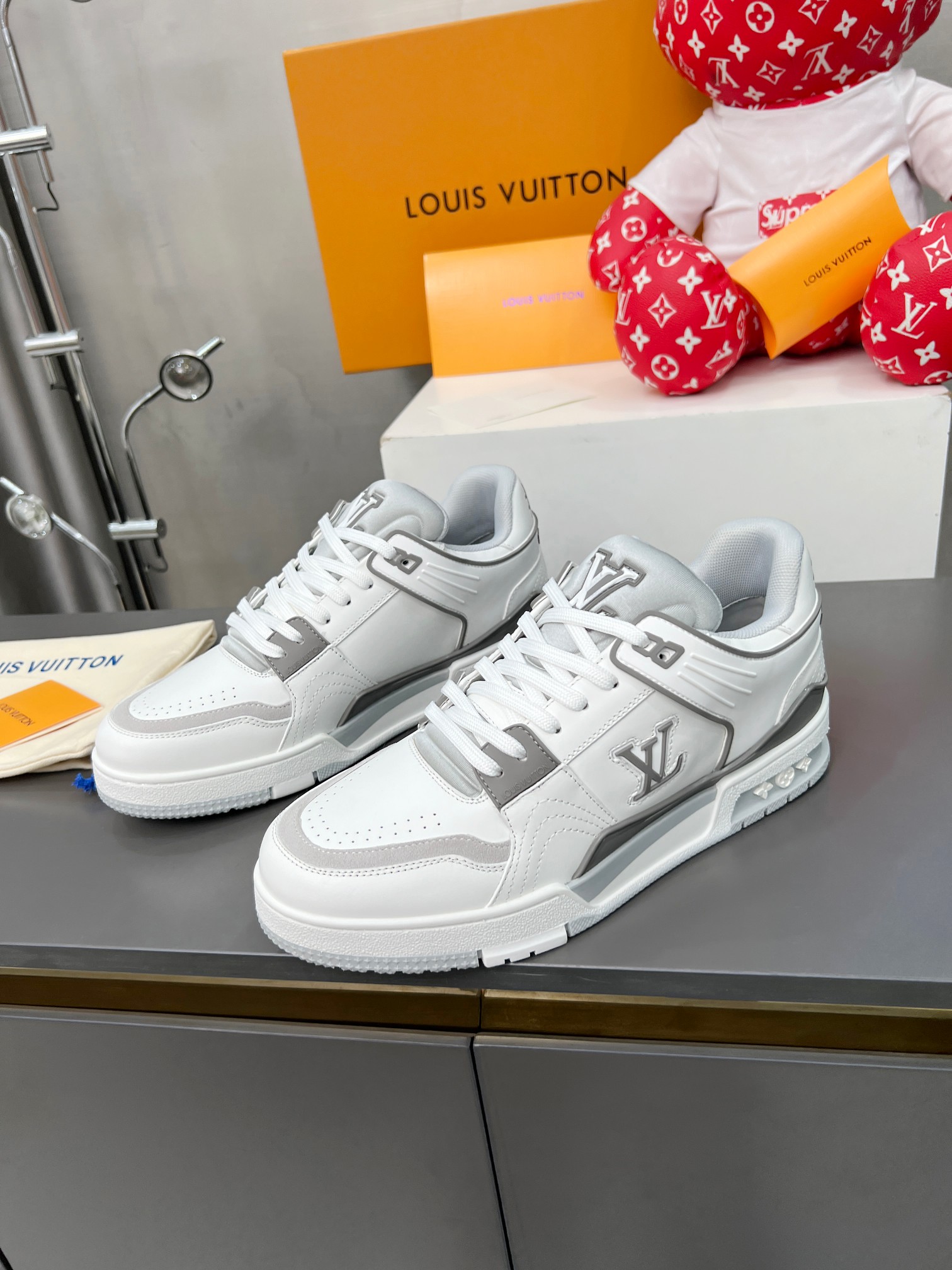 Louis Vuitton Male Sneakers M-l-s