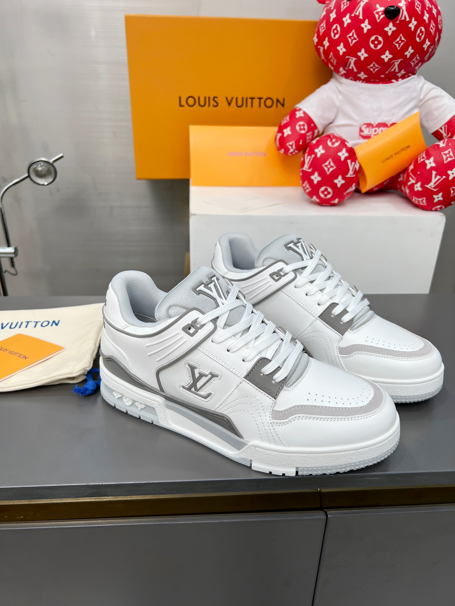 Louis Vuitton Male Sneakers M-l-s