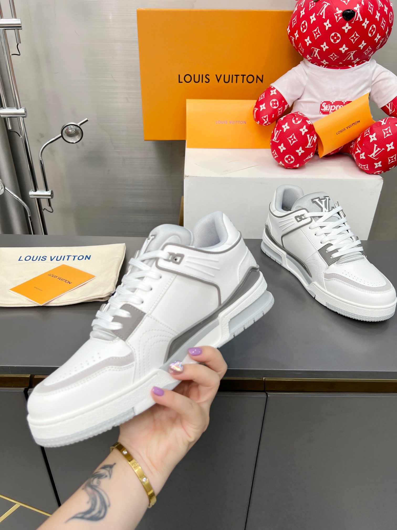 Louis Vuitton Male Sneakers M-l-s