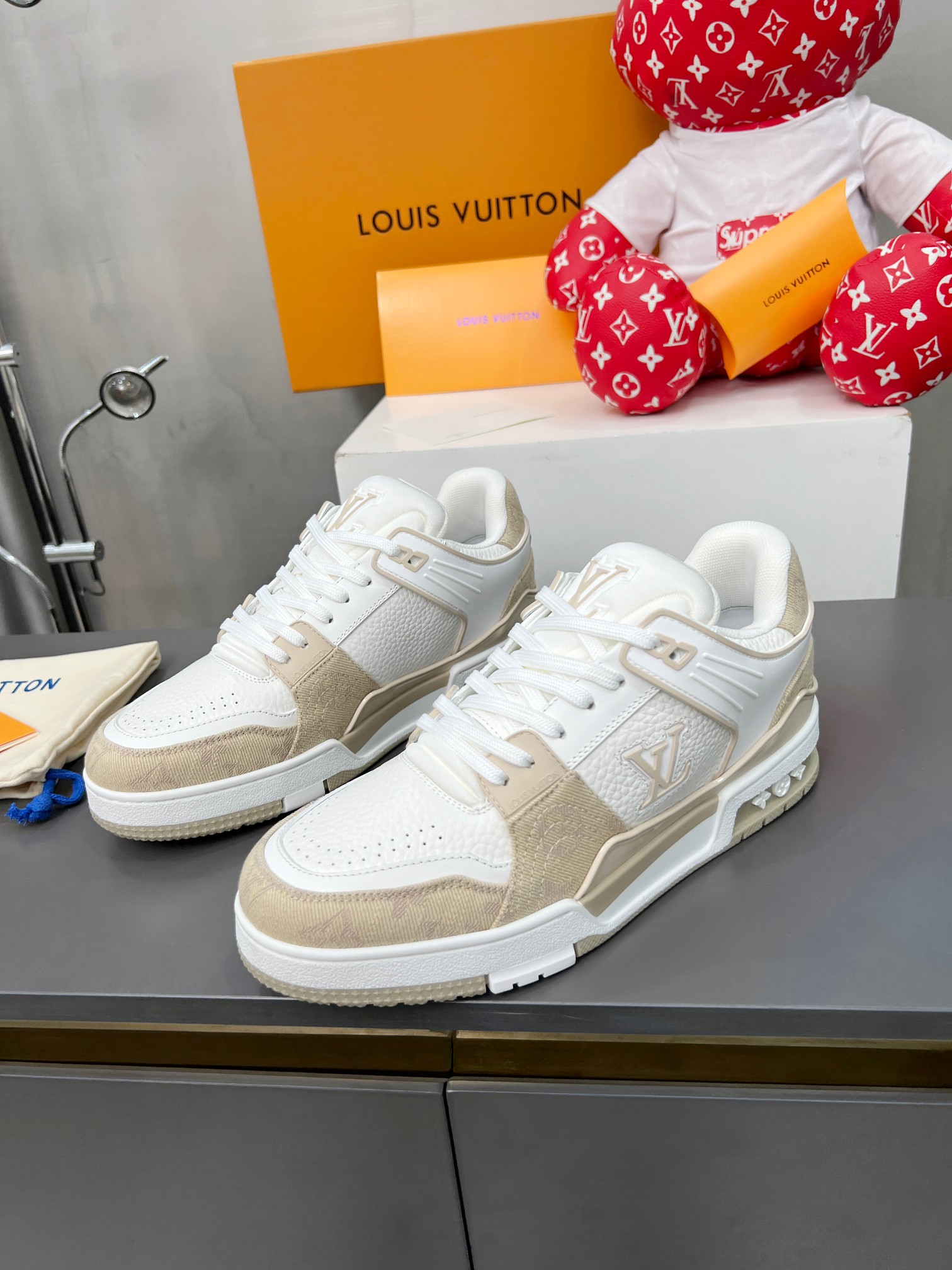 Louis Vuitton Male Sneakers M-l-s