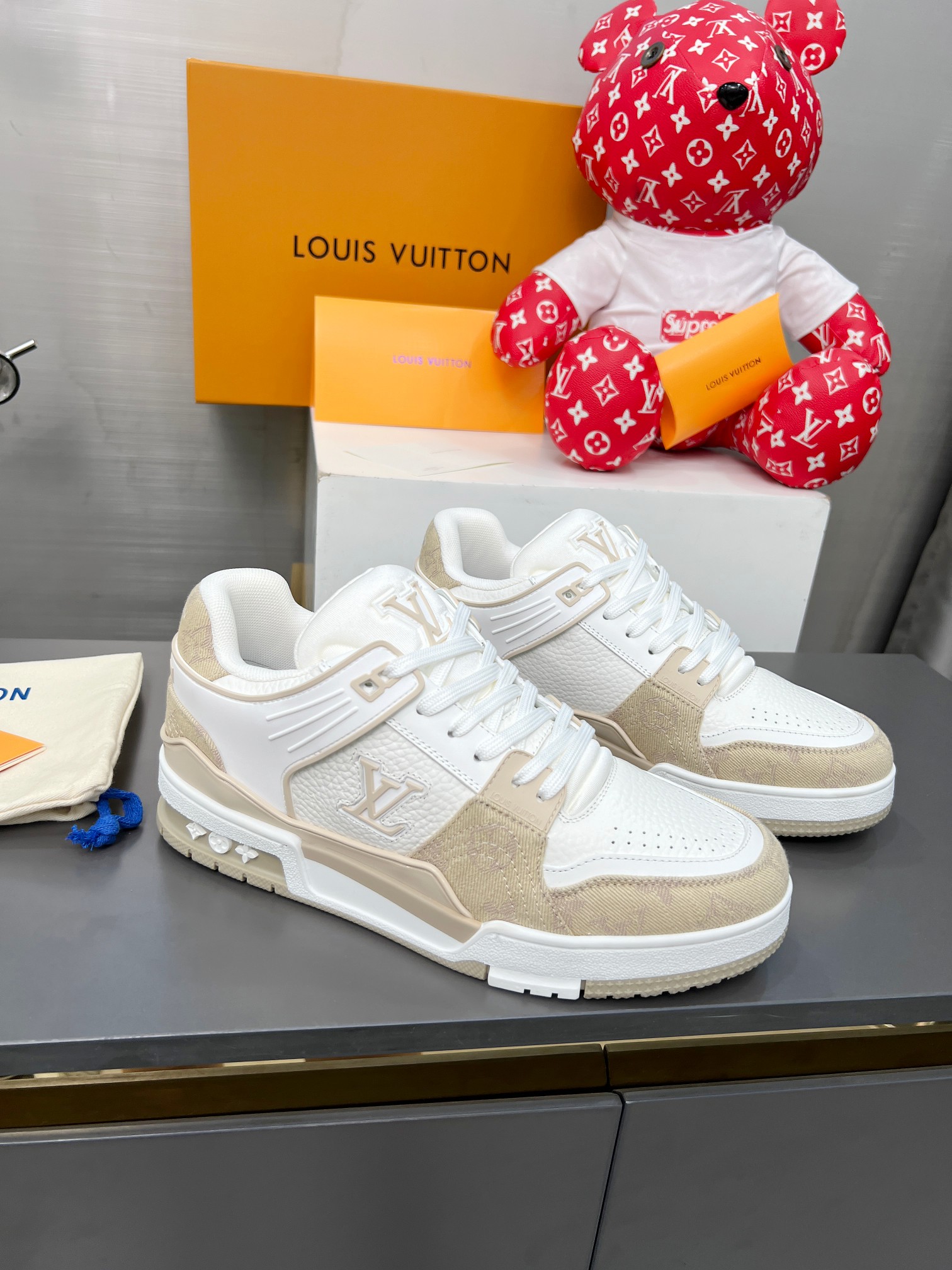 Louis Vuitton Male Sneakers M-l-s