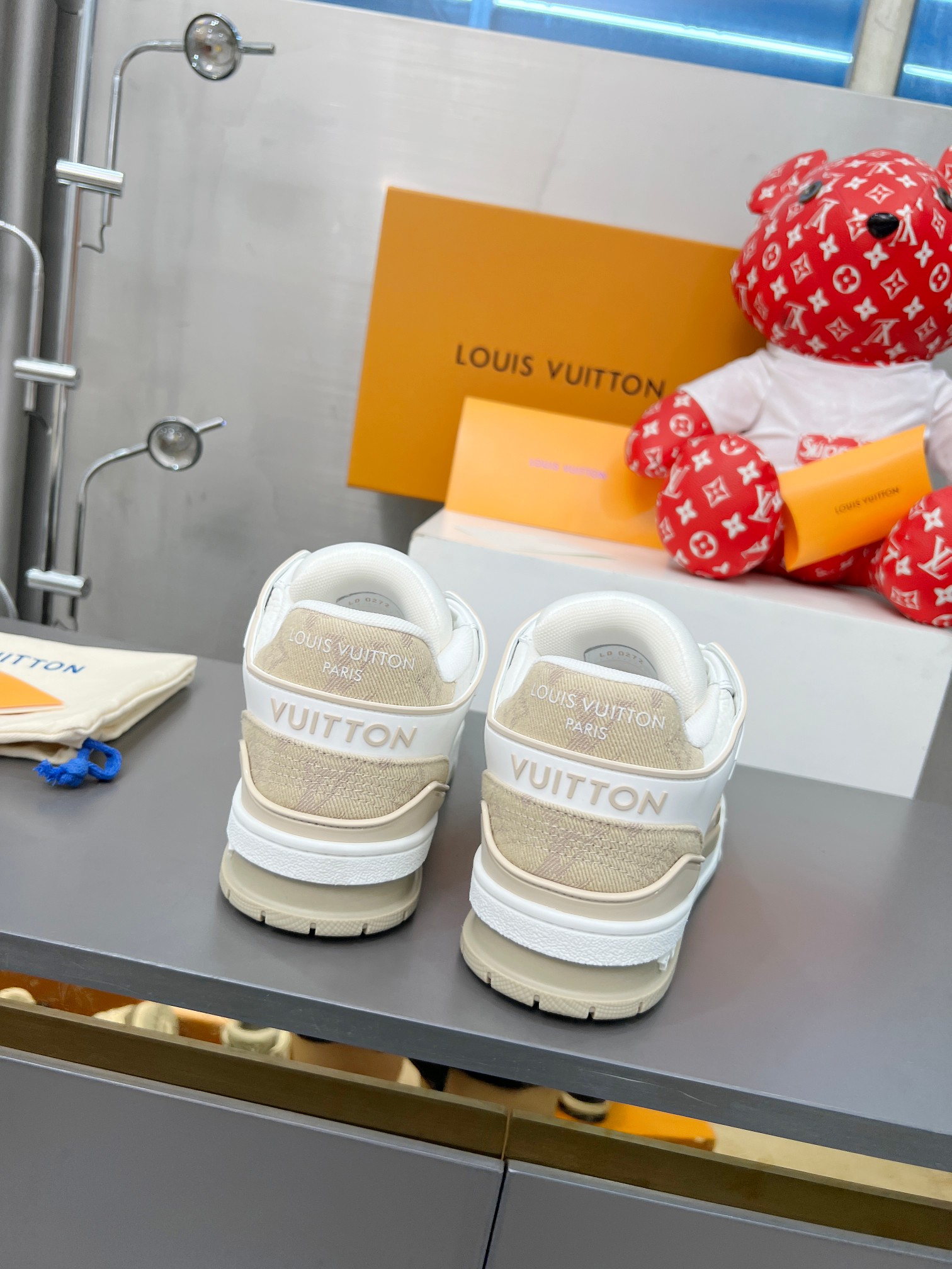 Louis Vuitton Male Sneakers M-l-s