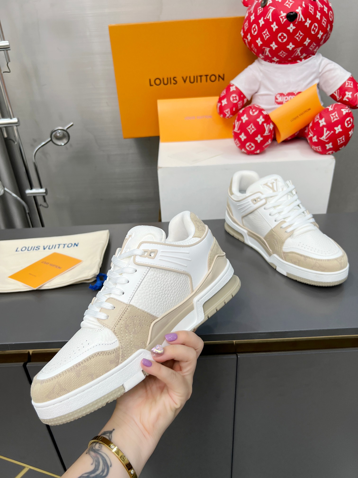 Louis Vuitton Male Sneakers M-l-s