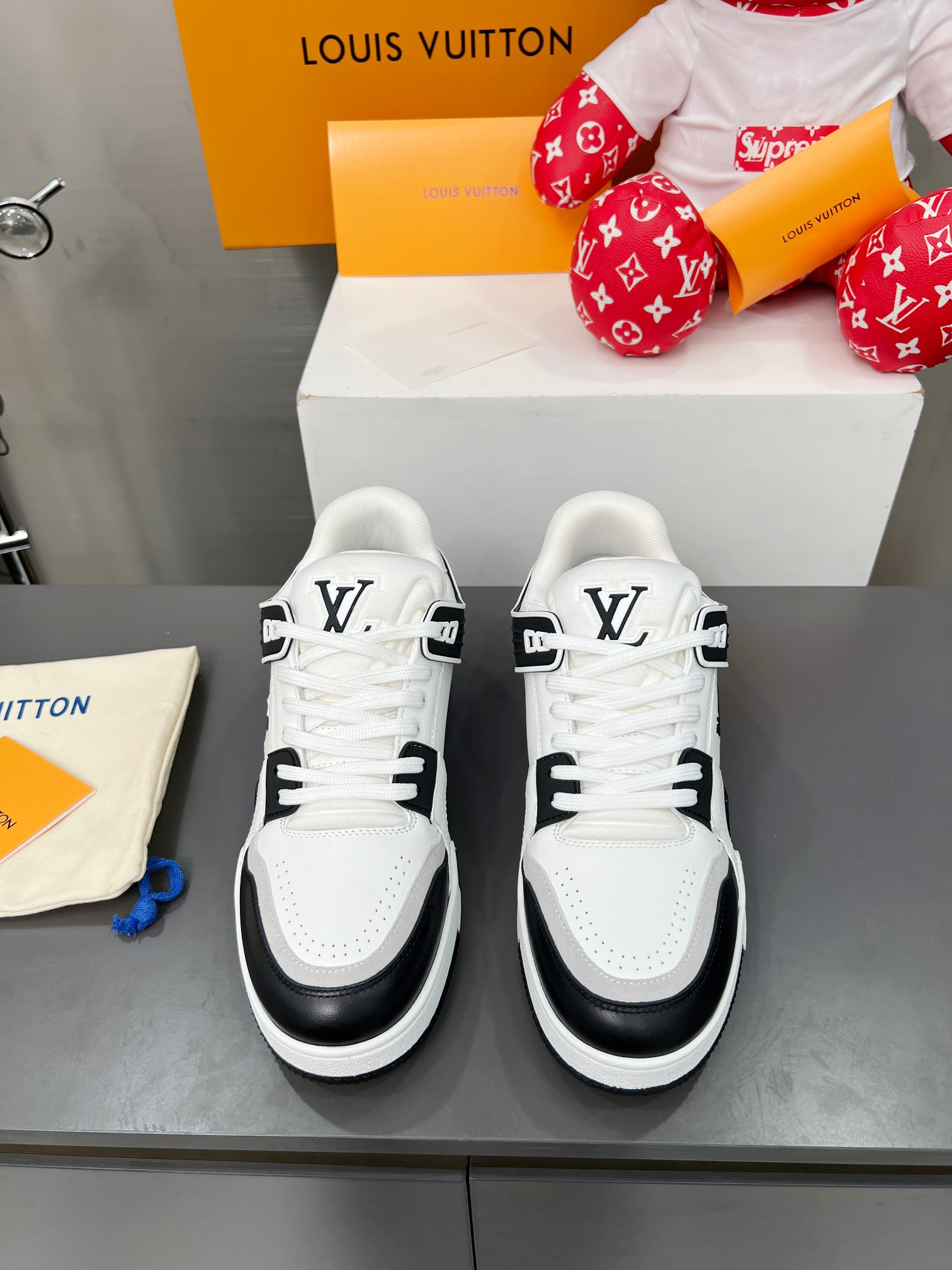 Louis Vuitton Male Sneakers M-l-s