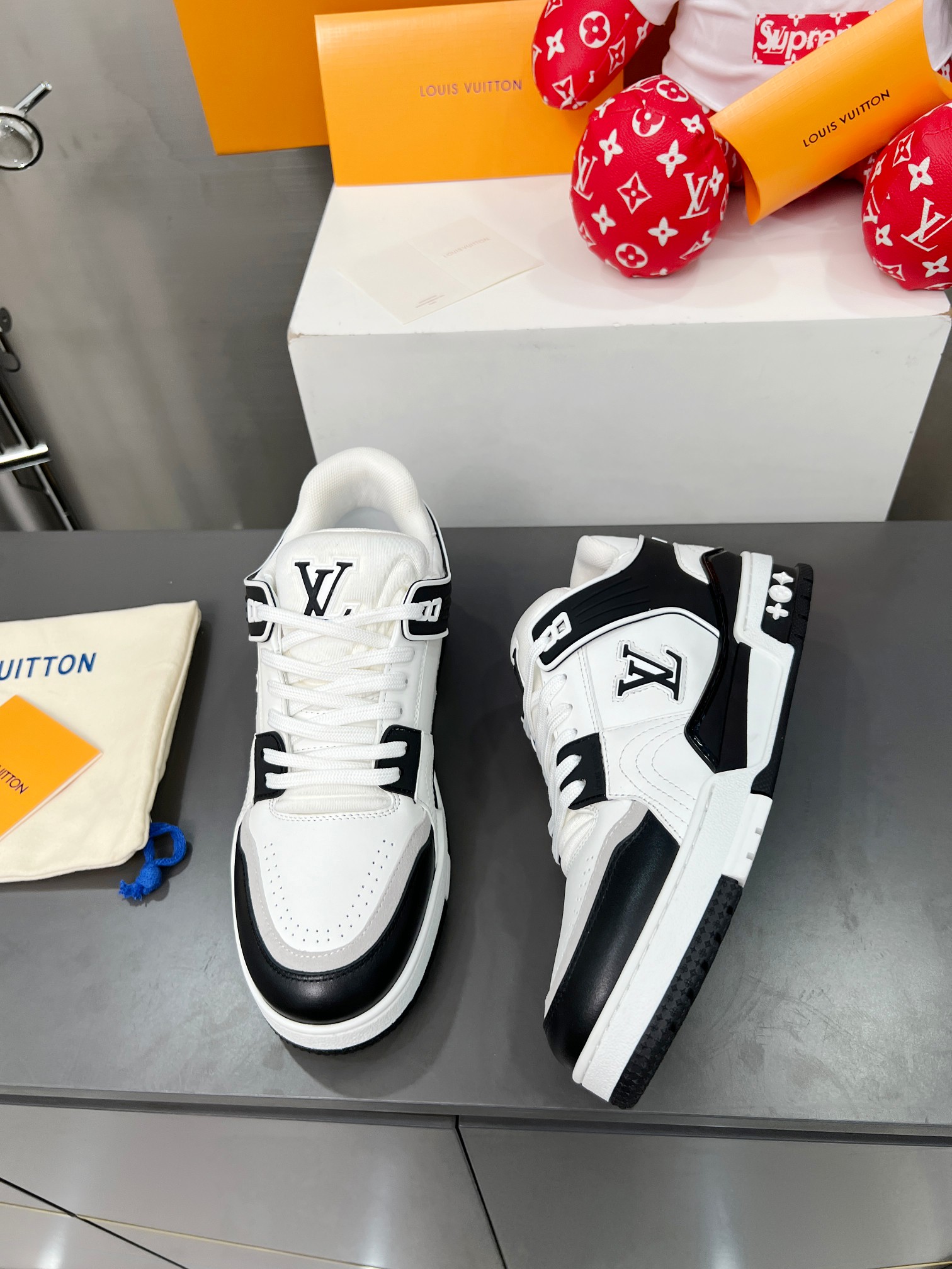 Louis Vuitton Male Sneakers M-l-s
