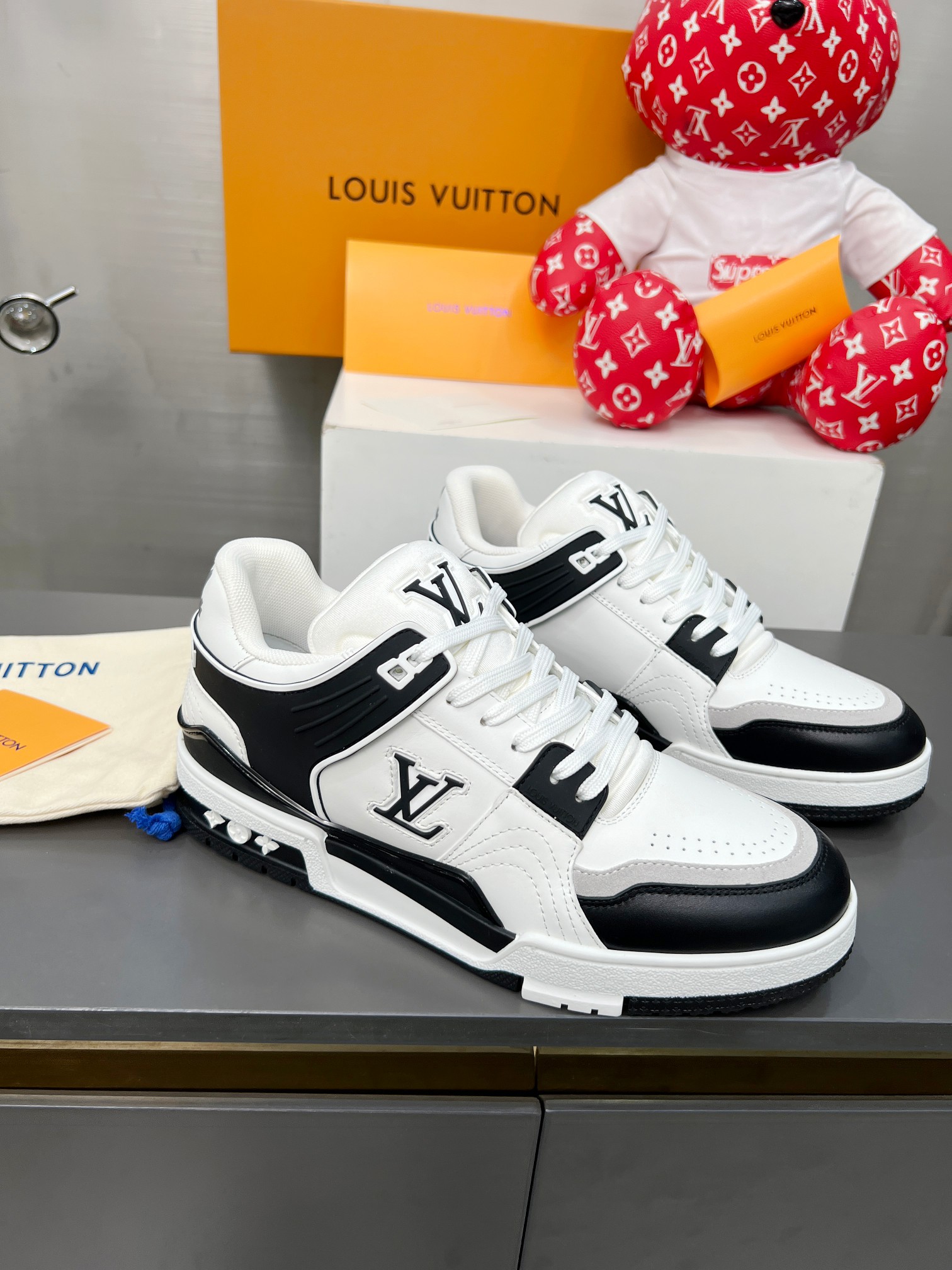 Louis Vuitton Male Sneakers M-l-s