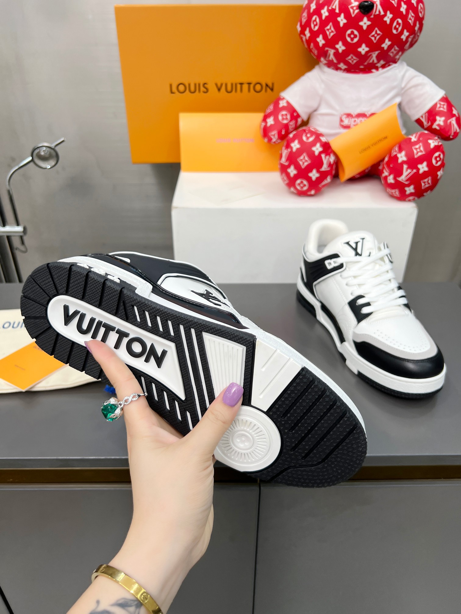 Louis Vuitton Male Sneakers M-l-s