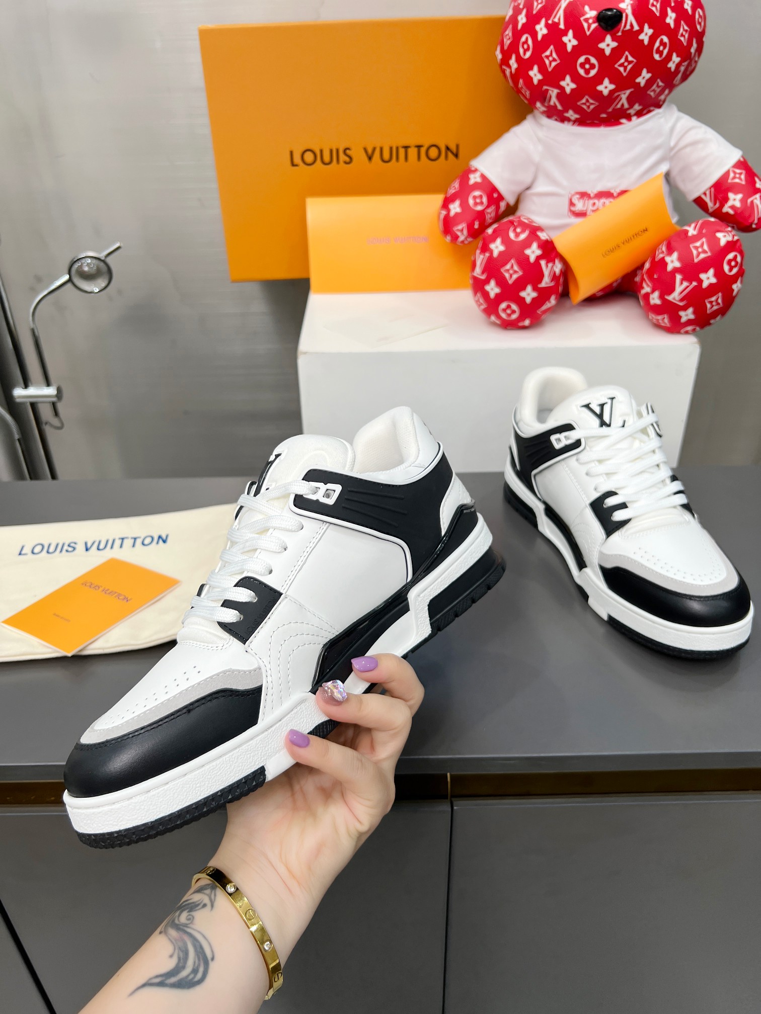 Louis Vuitton Male Sneakers M-l-s