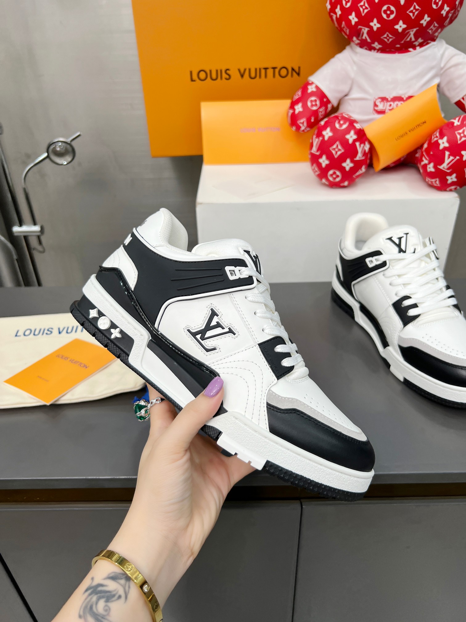 Louis Vuitton Male Sneakers M-l-s