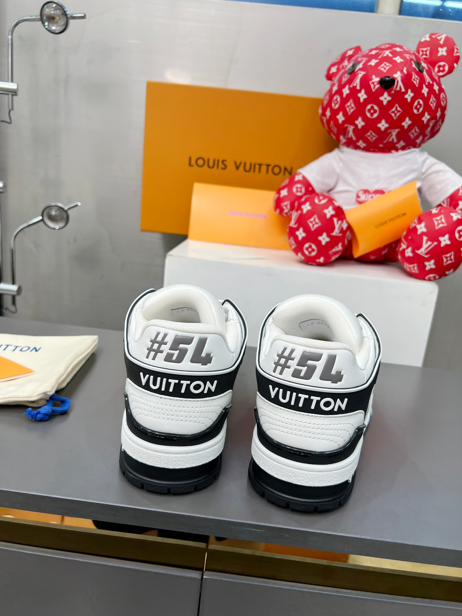 Louis Vuitton Male Sneakers M-l-s