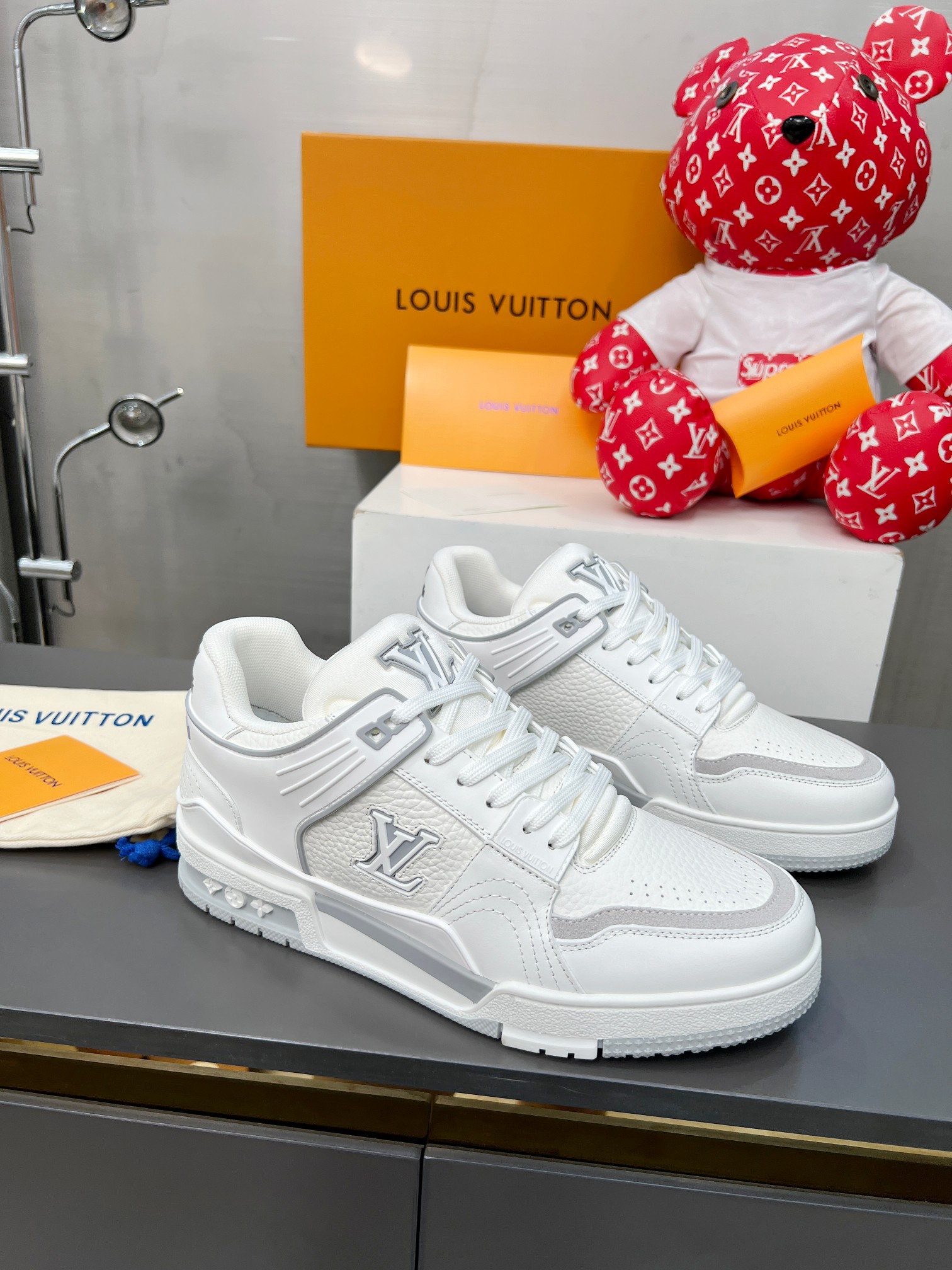 Louis Vuitton Male Sneakers M-l-s