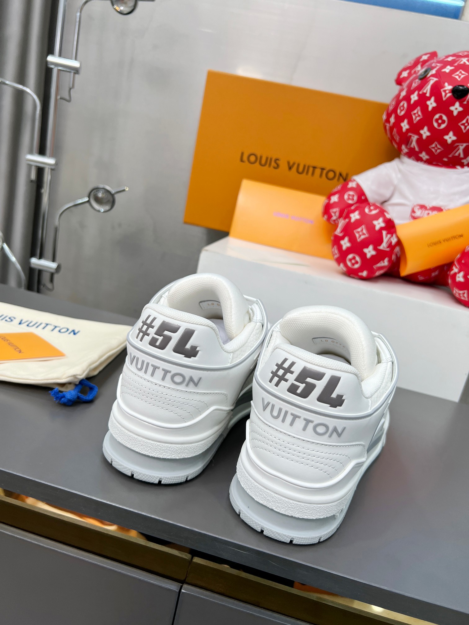 Louis Vuitton Male Sneakers M-l-s