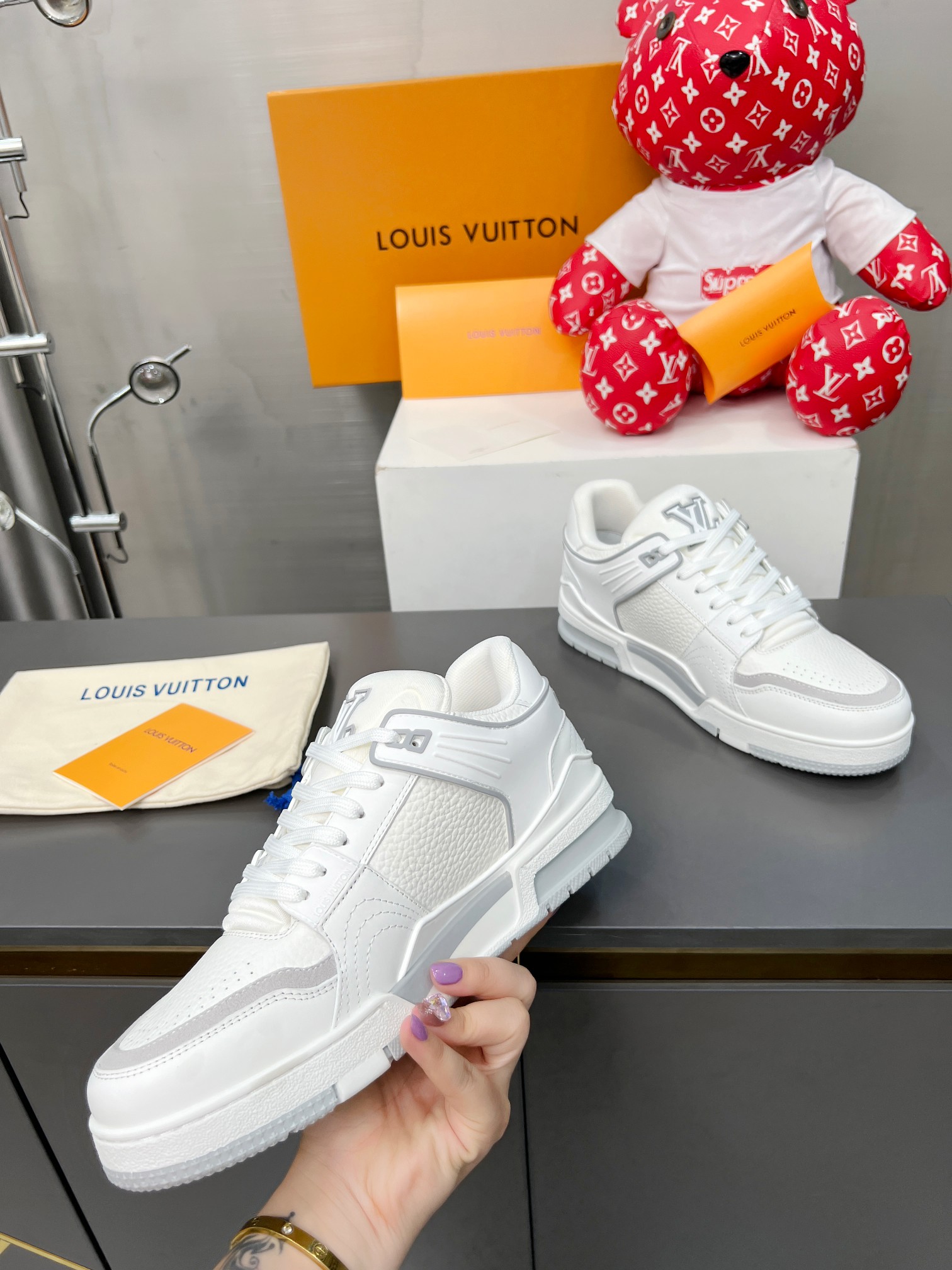 Louis Vuitton Male Sneakers M-l-s