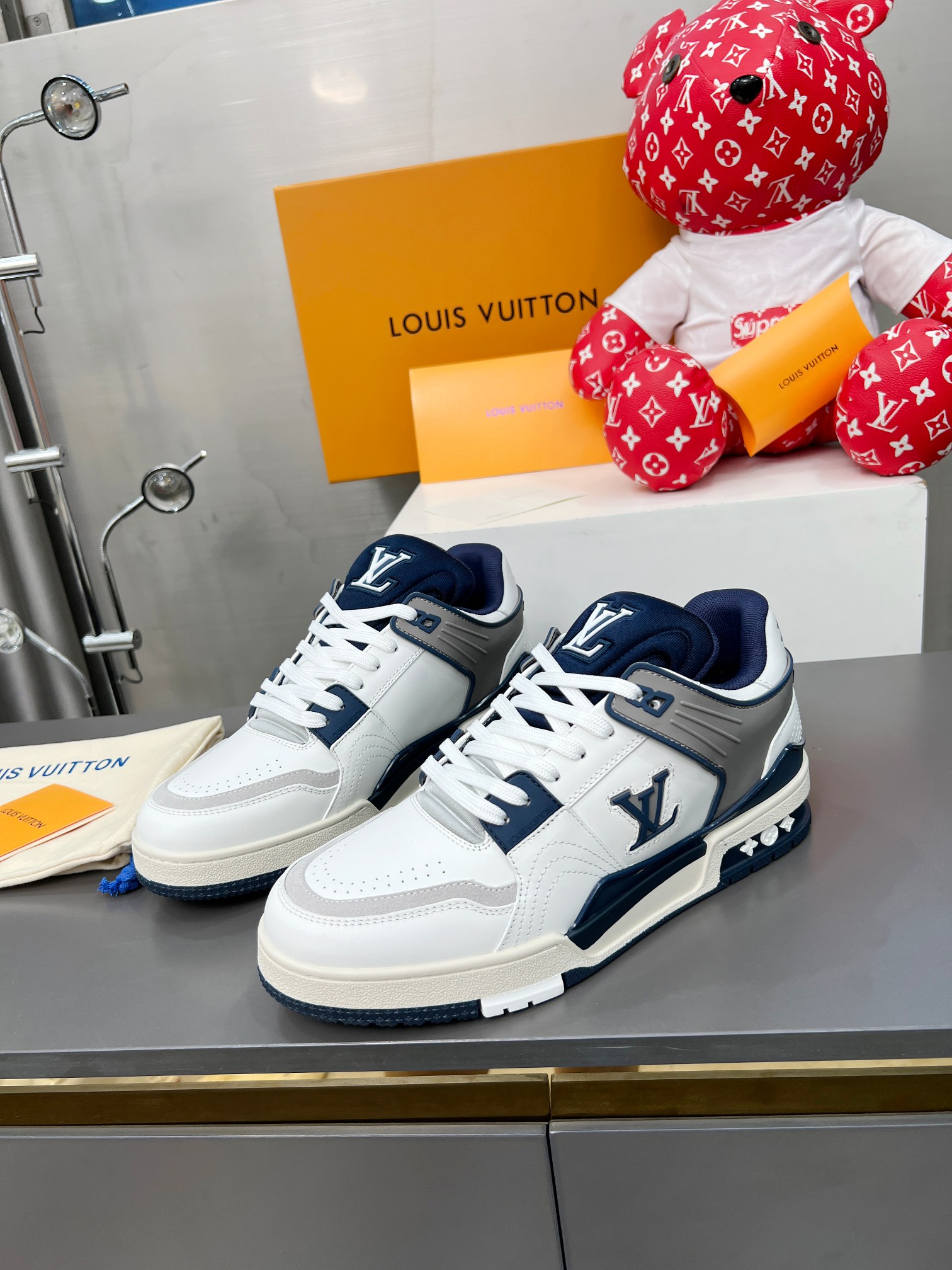 Louis Vuitton Male Sneakers M-l-s