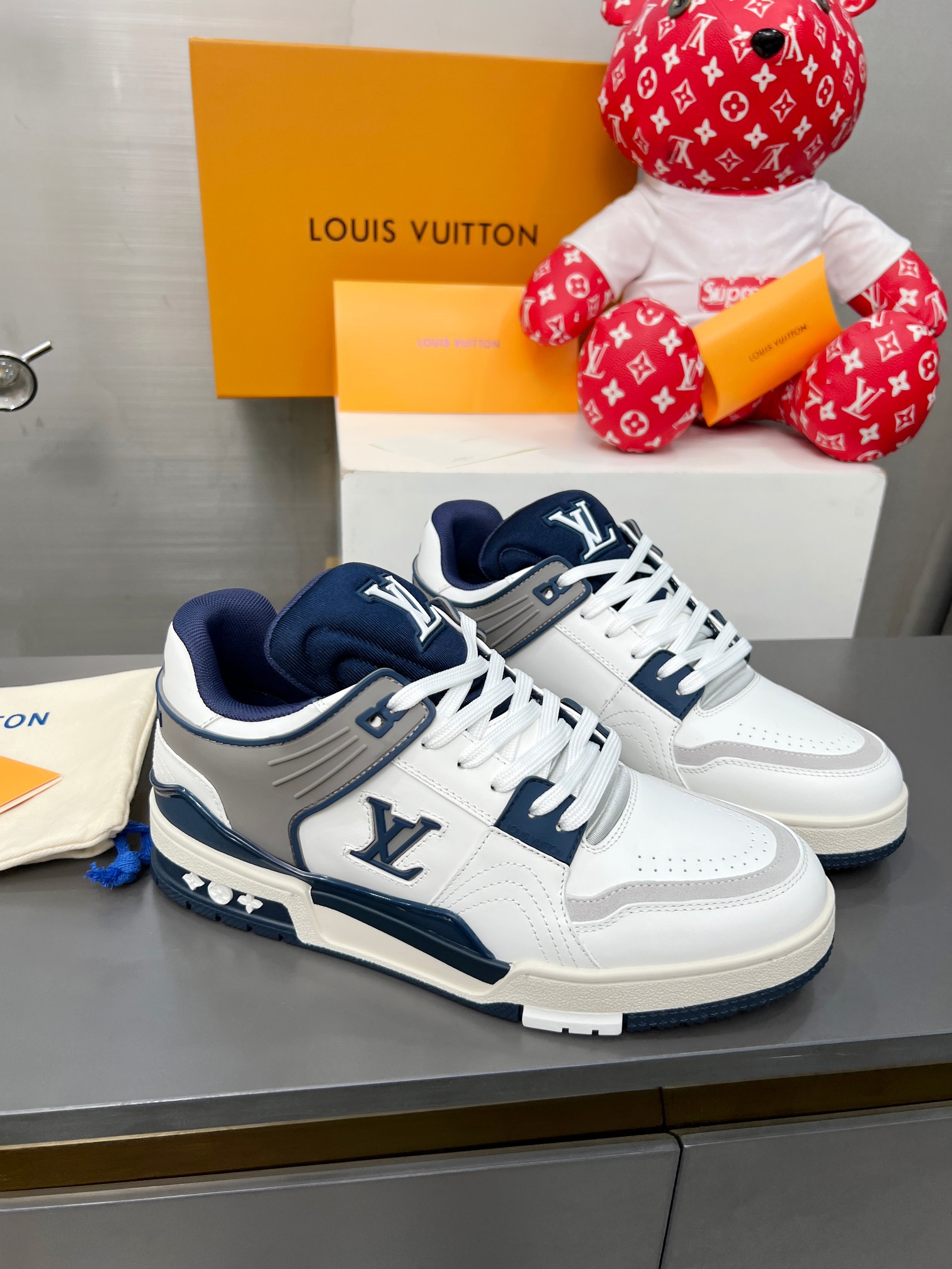 Louis Vuitton Male Sneakers M-l-s