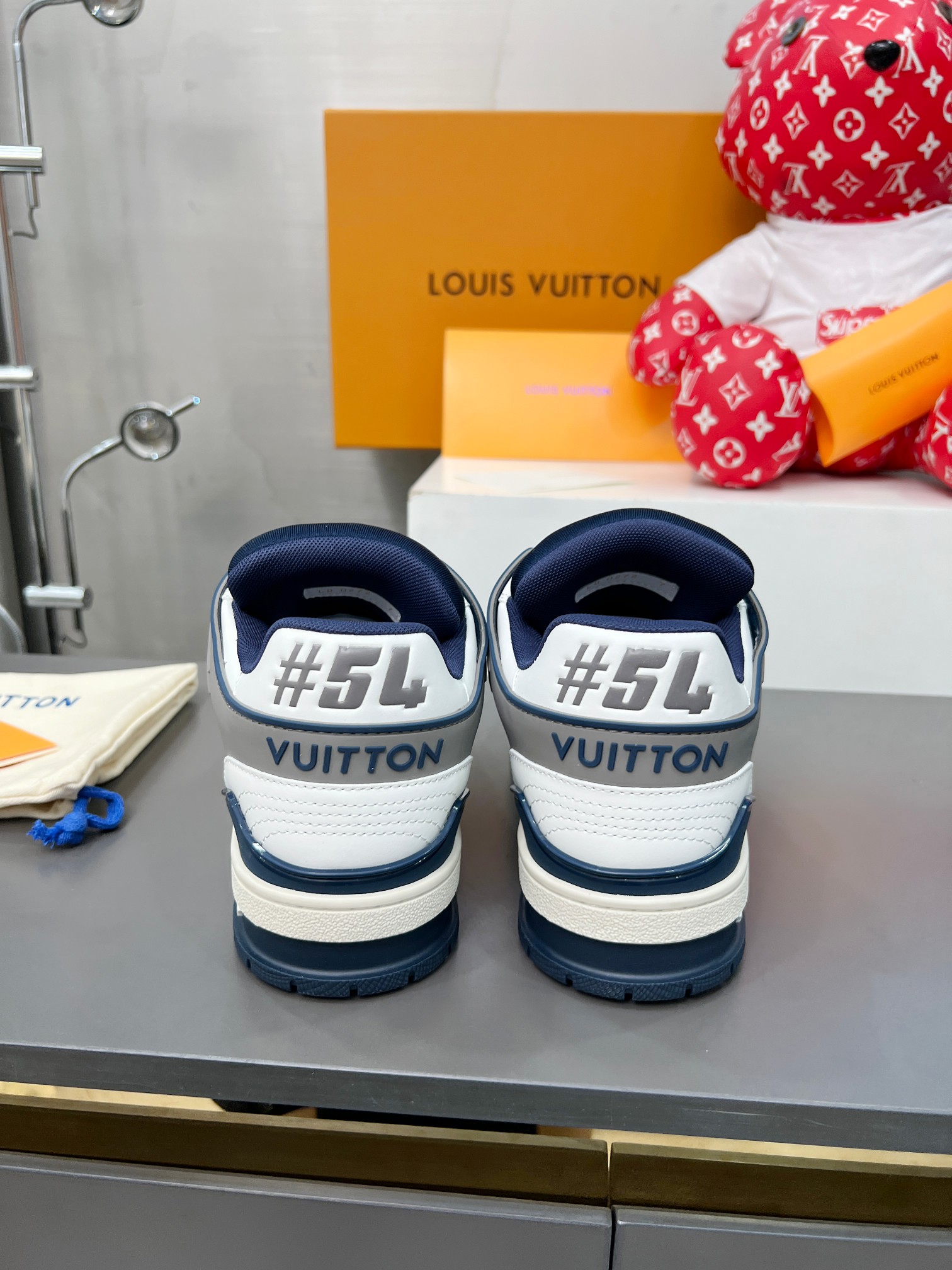 Louis Vuitton Male Sneakers M-l-s