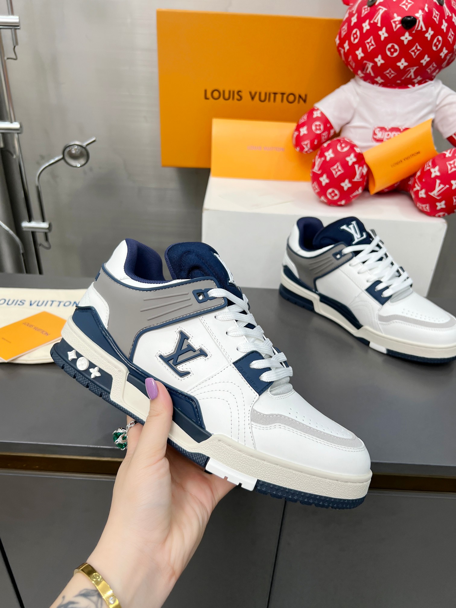 Louis Vuitton Male Sneakers M-l-s