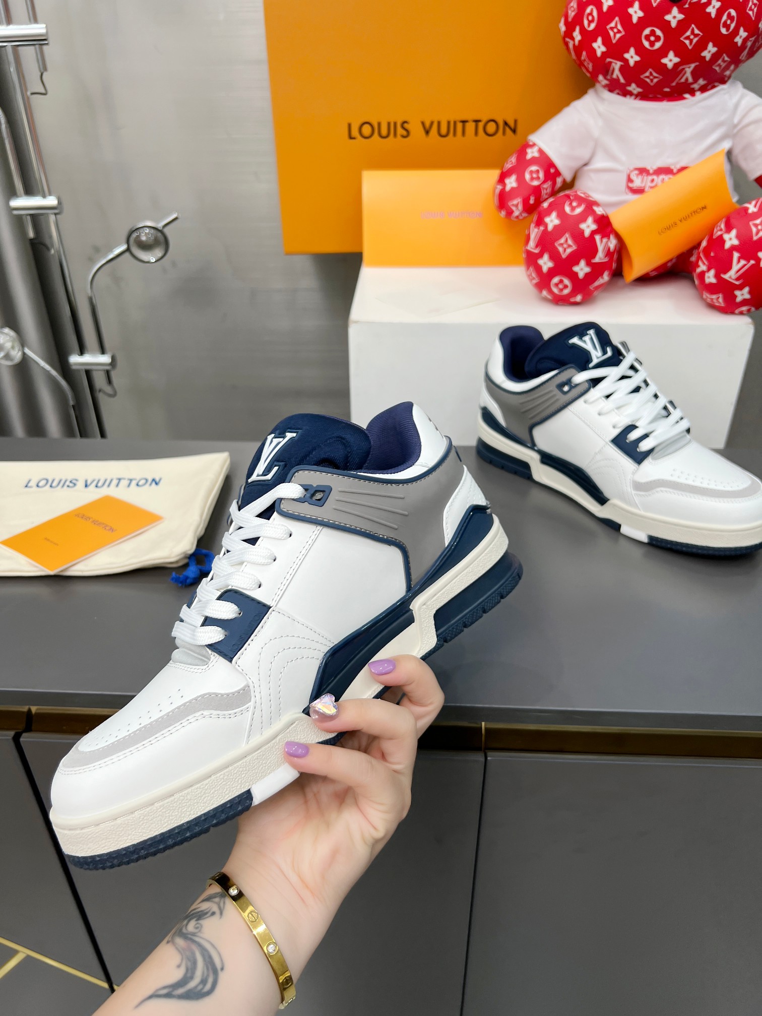 Louis Vuitton Male Sneakers M-l-s