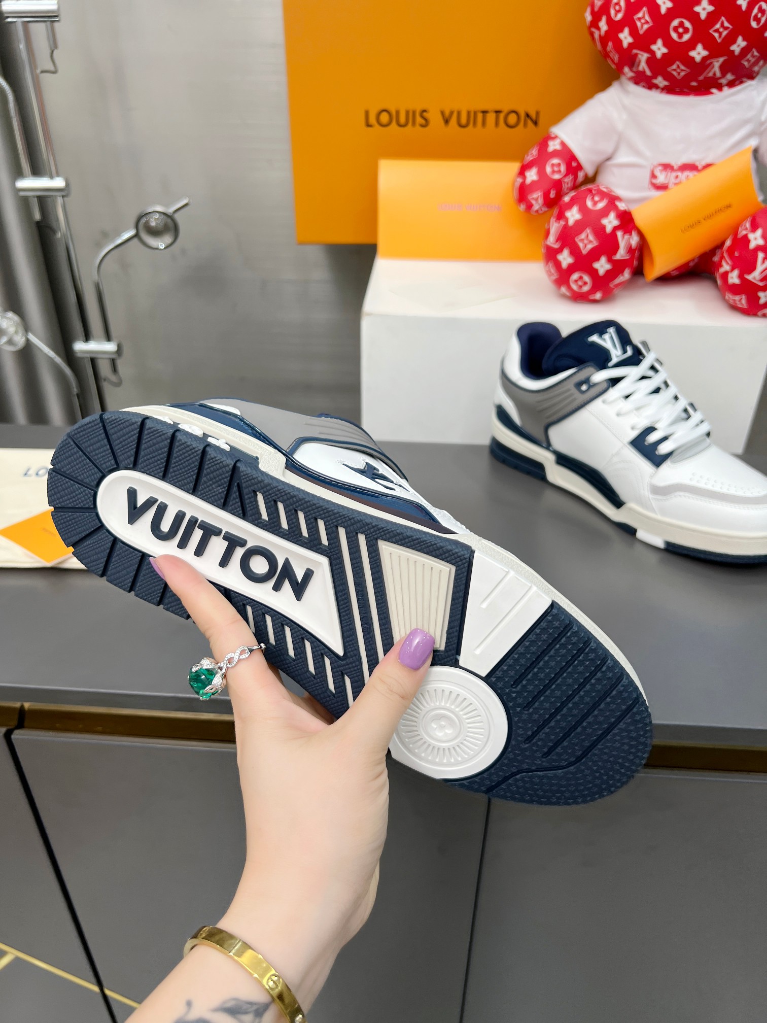 Louis Vuitton Male Sneakers M-l-s