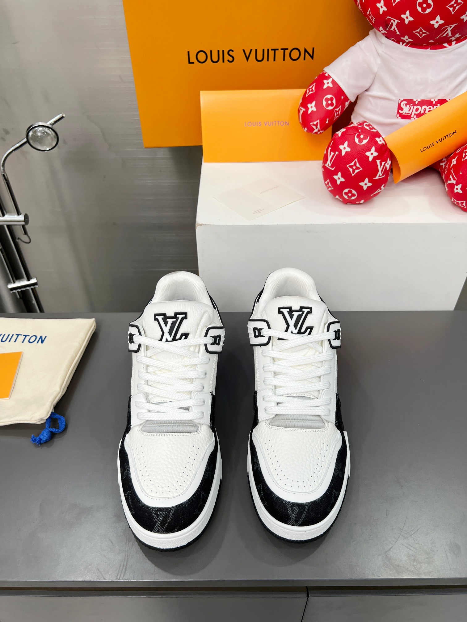 Louis Vuitton Male Sneakers M-l-s