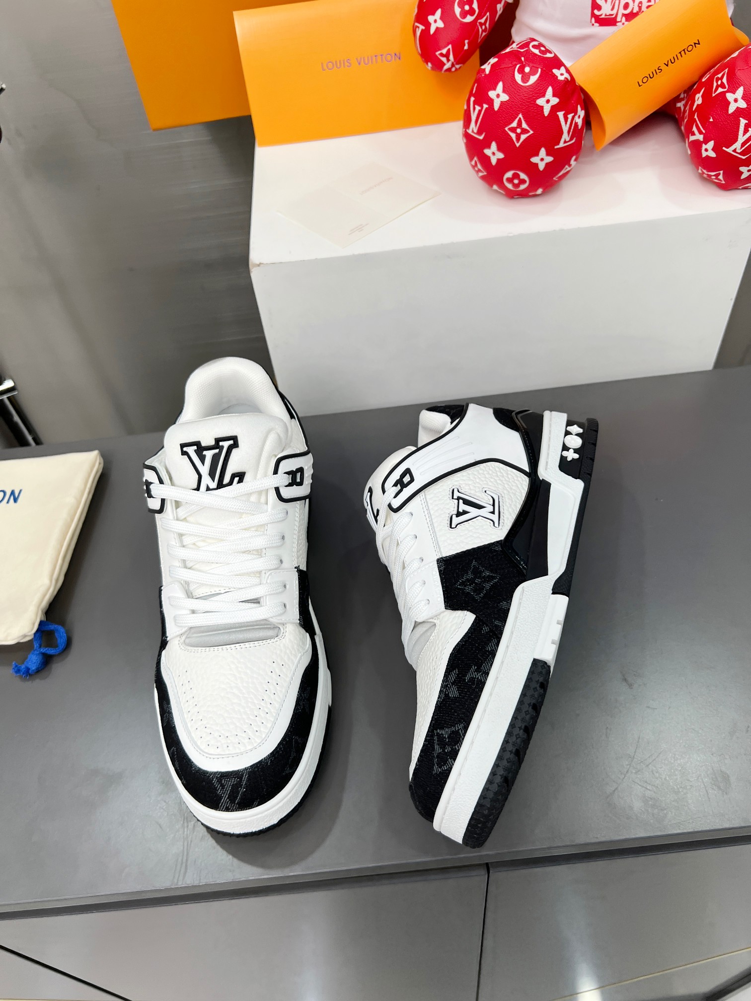 Louis Vuitton Male Sneakers M-l-s