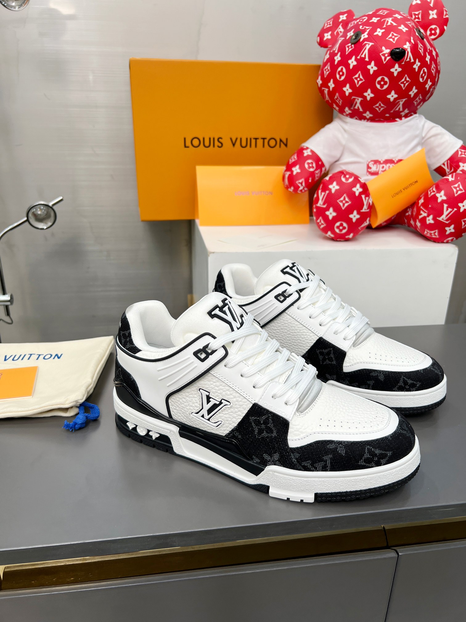 Louis Vuitton Male Sneakers M-l-s