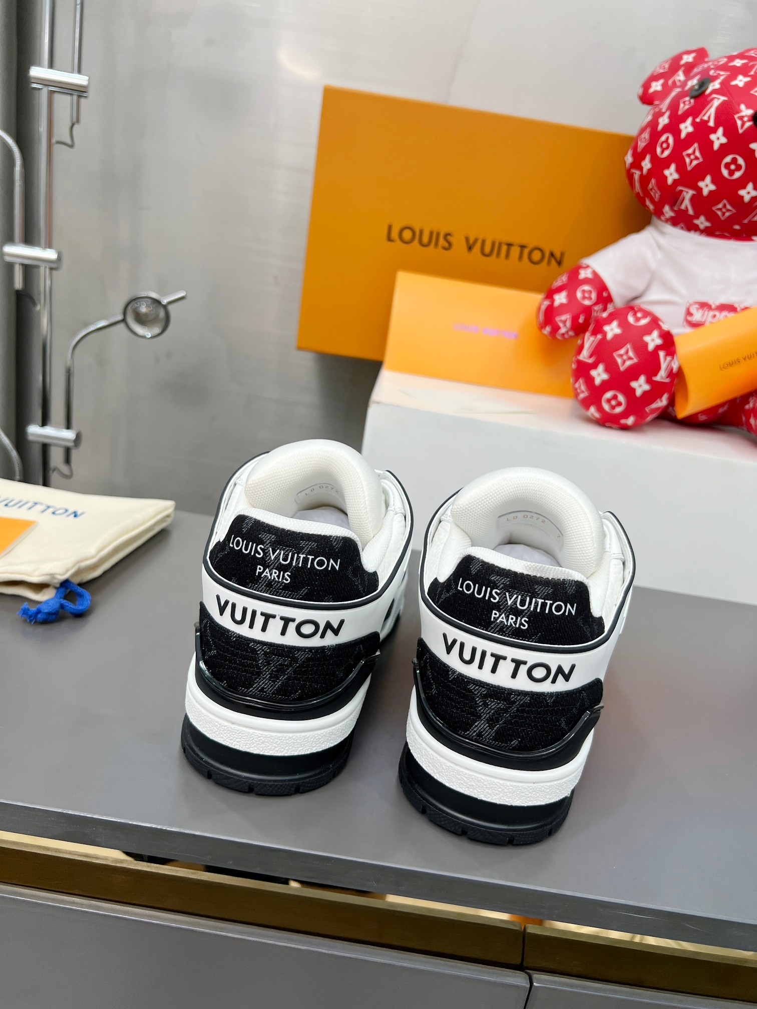 Louis Vuitton Male Sneakers M-l-s