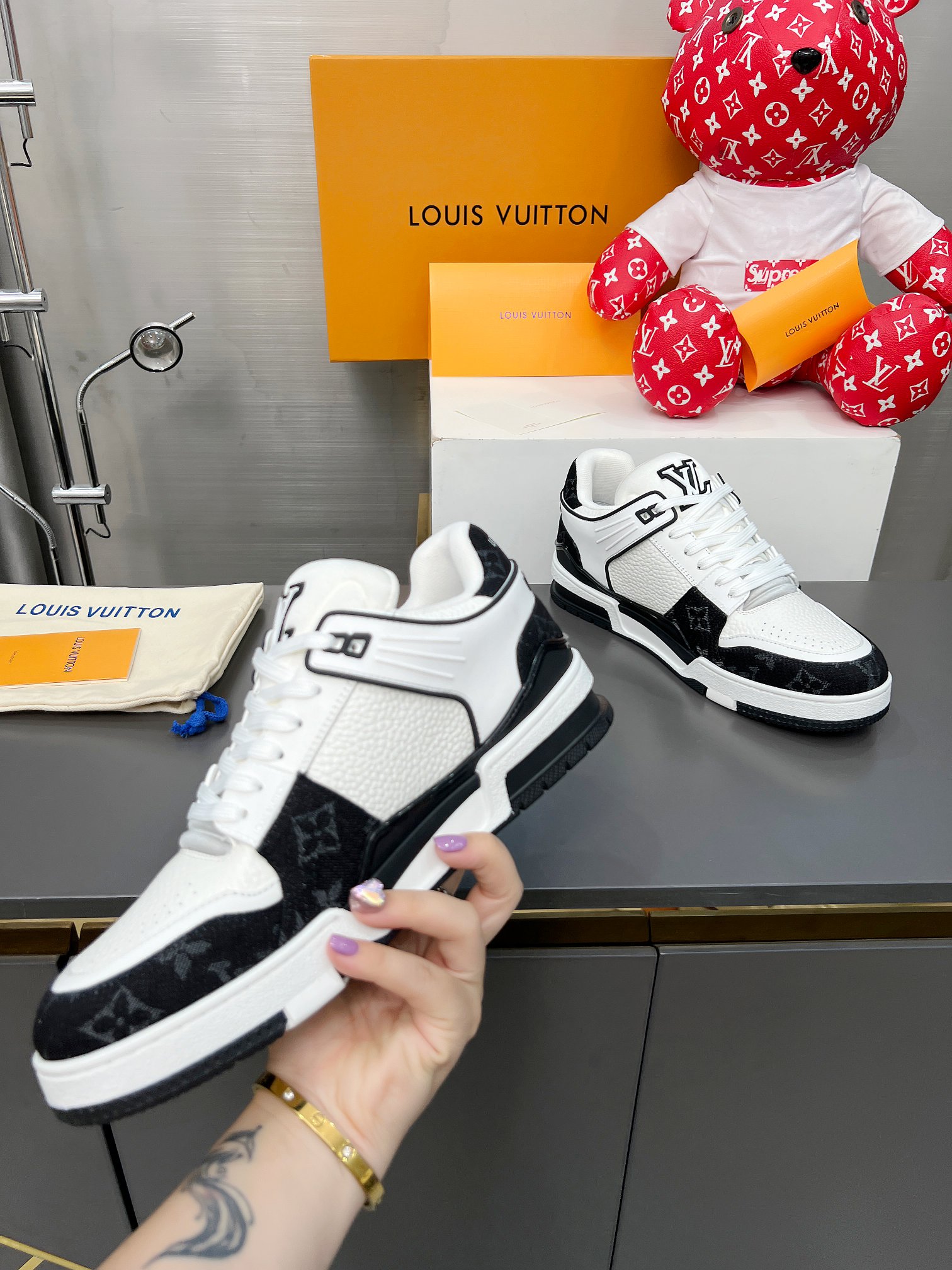Louis Vuitton Male Sneakers M-l-s