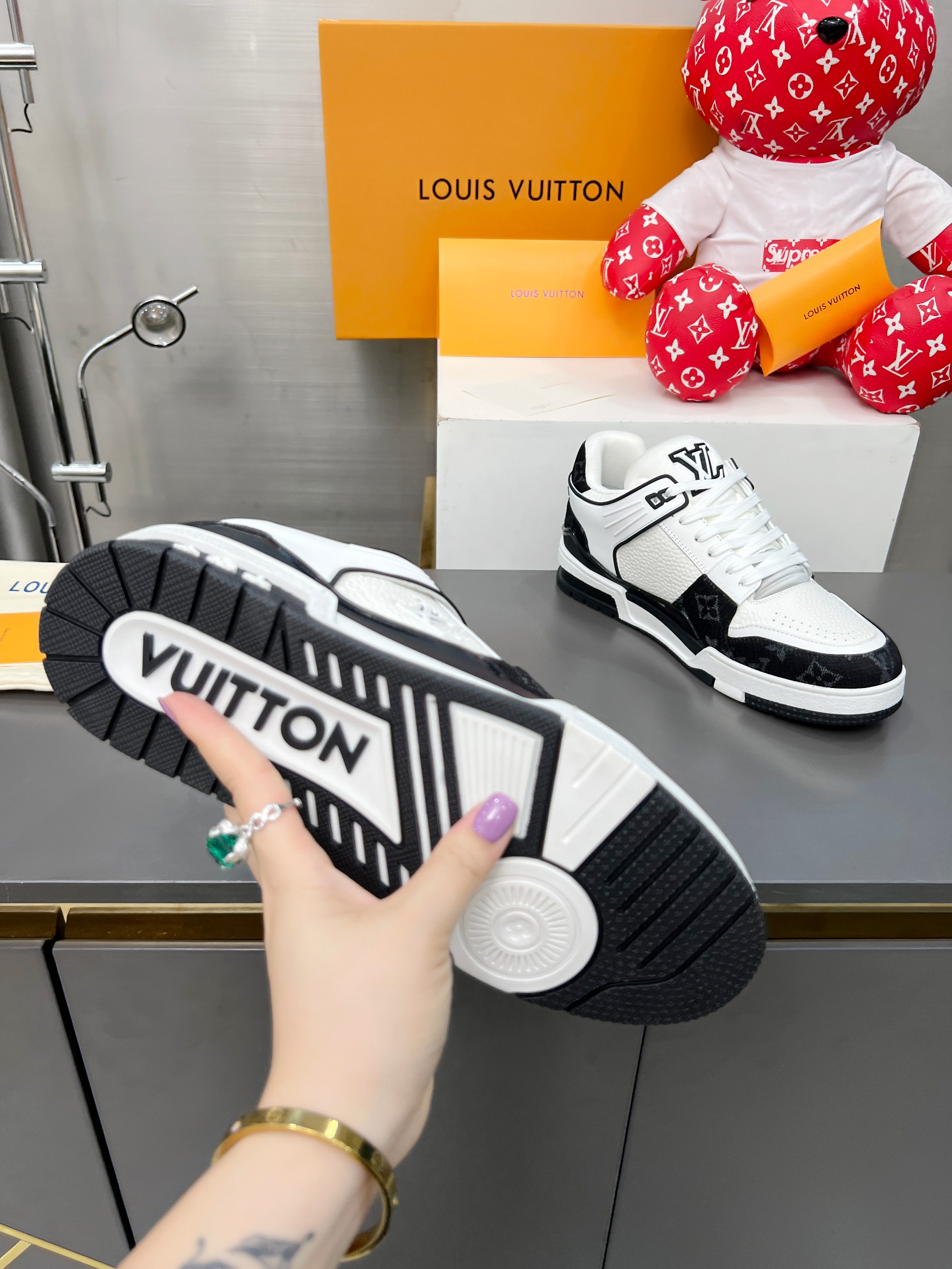Louis Vuitton Male Sneakers M-l-s