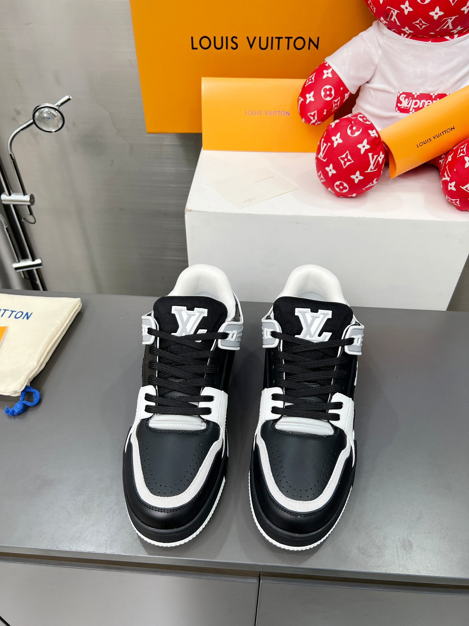 Louis Vuitton Male Sneakers M-l-s