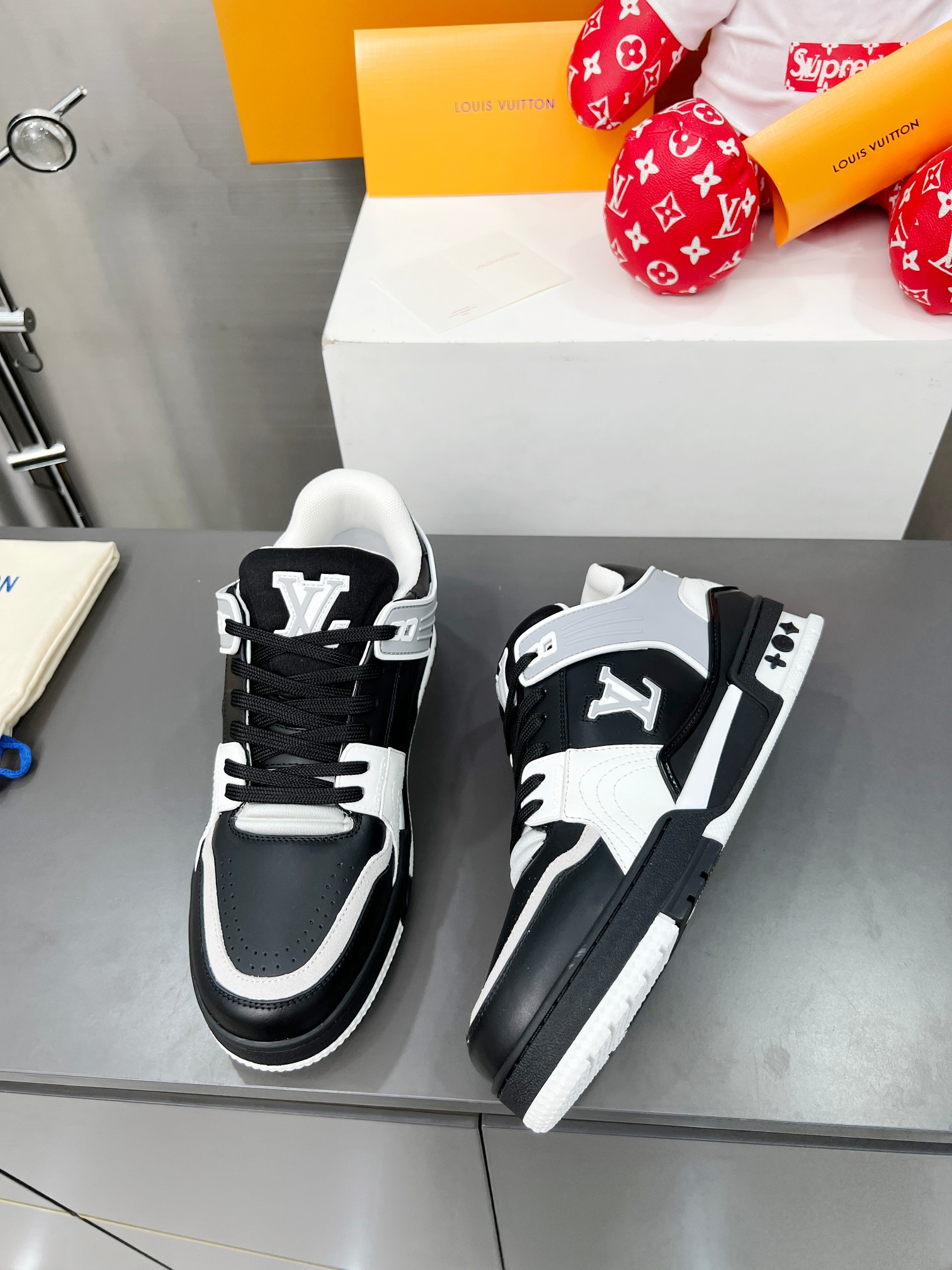 Louis Vuitton Male Sneakers M-l-s