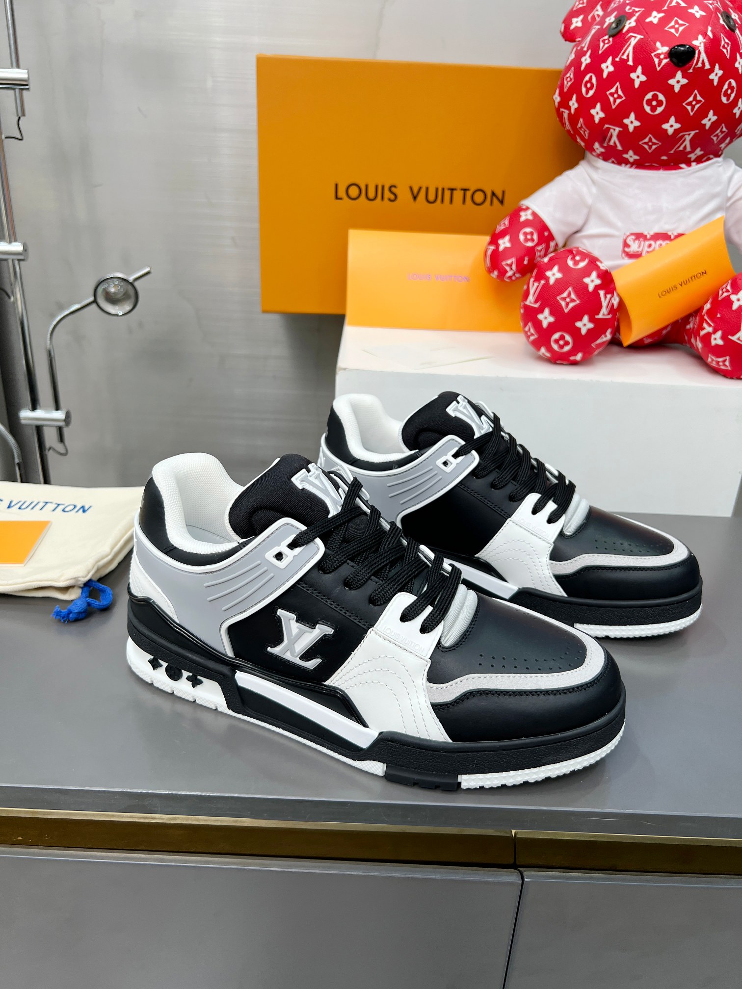 Louis Vuitton Male Sneakers M-l-s