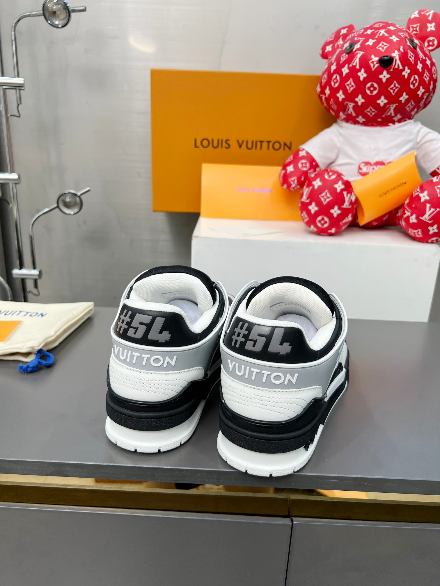 Louis Vuitton Male Sneakers M-l-s