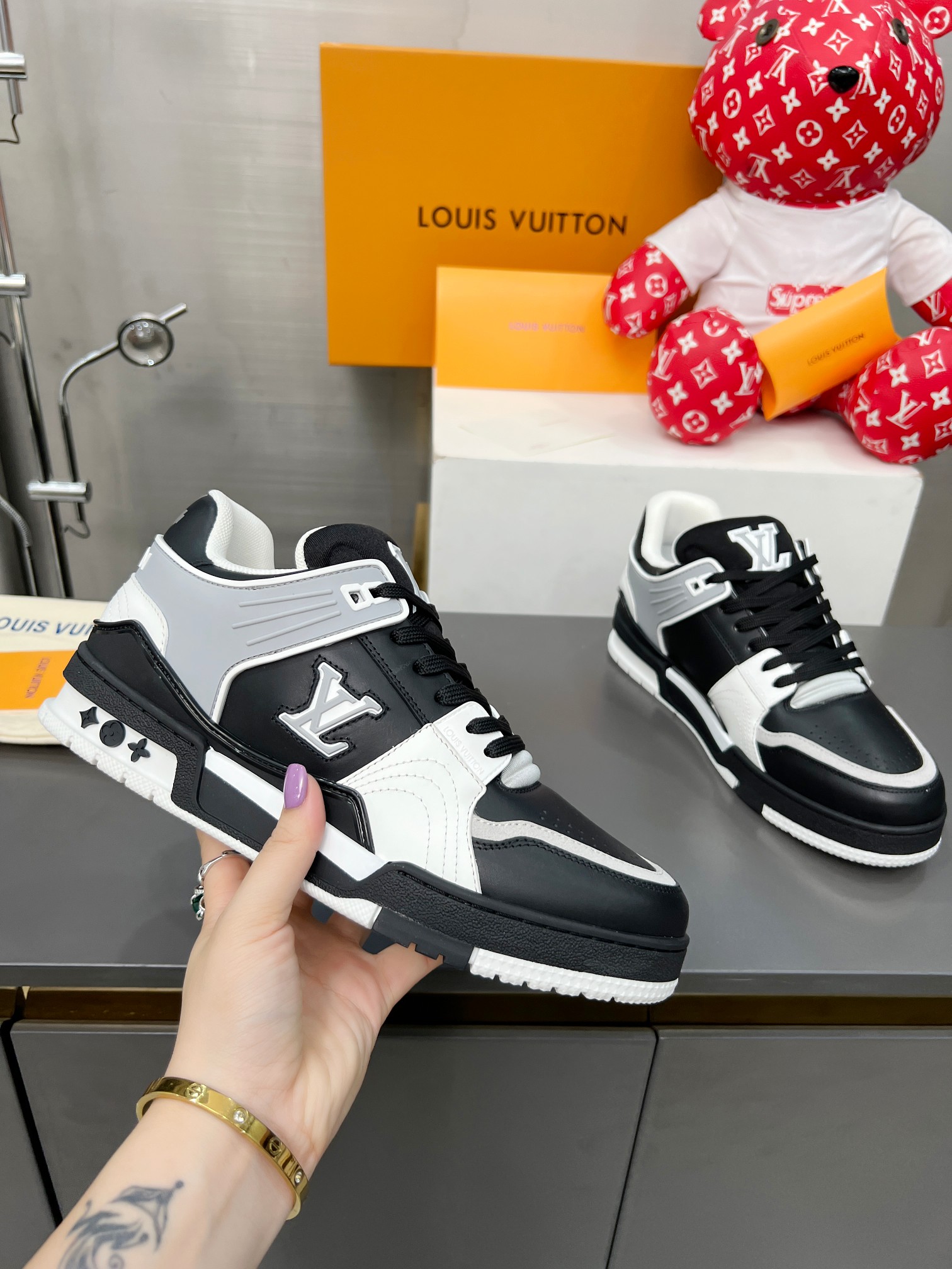 Louis Vuitton Male Sneakers M-l-s