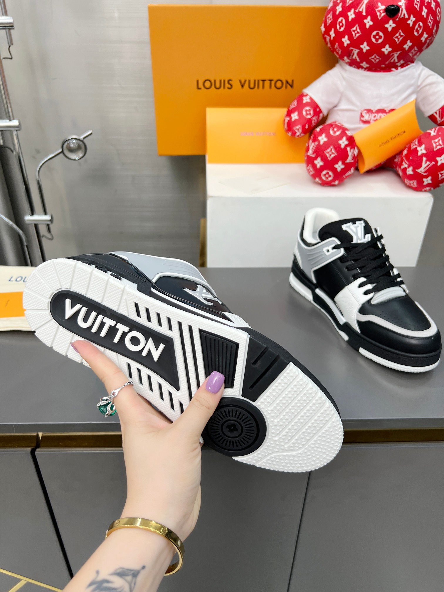 Louis Vuitton Male Sneakers M-l-s