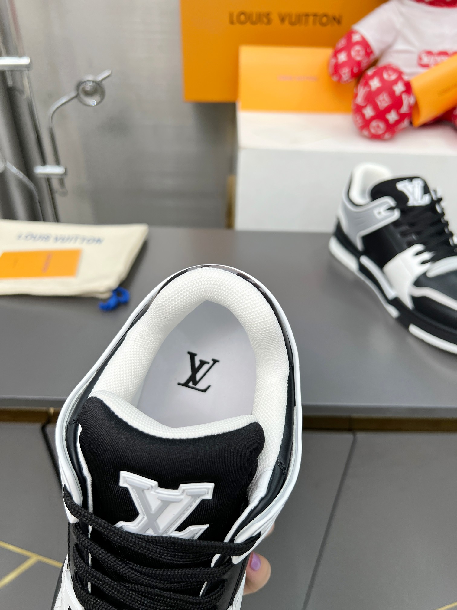 Louis Vuitton Male Sneakers M-l-s