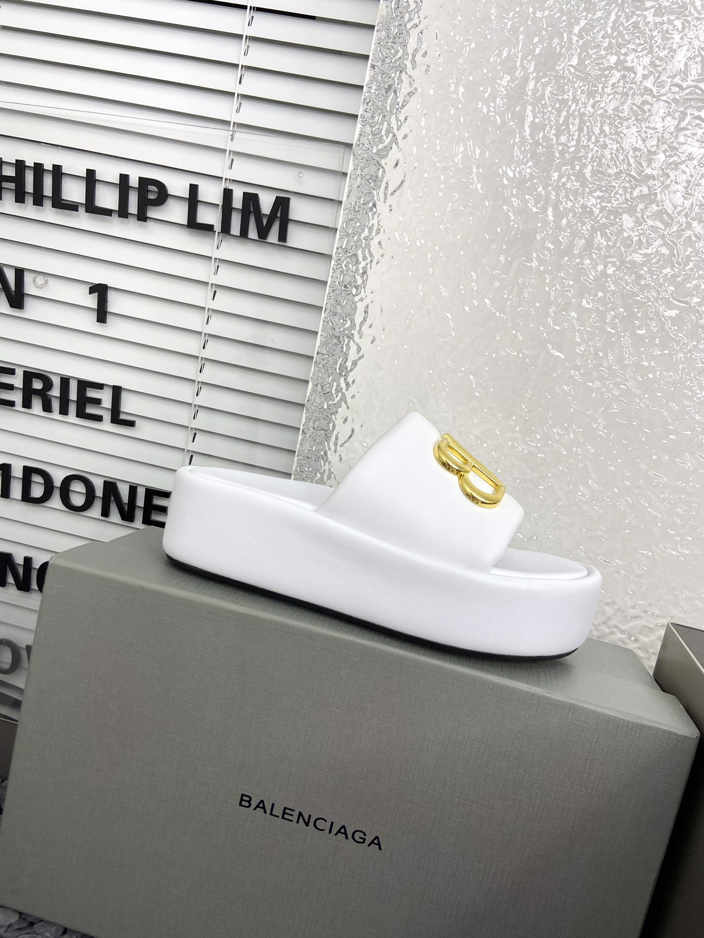 Balenciaga Female Slippers Black L-s