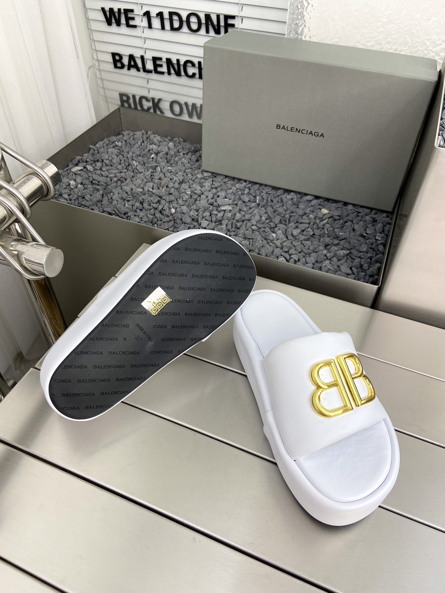 Balenciaga Female Slippers Black L-s