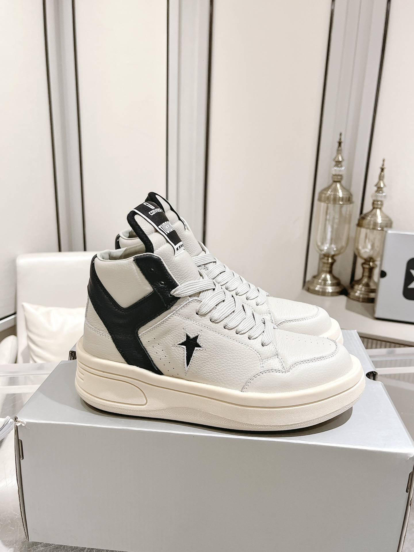 Converse Male Basic Shoes