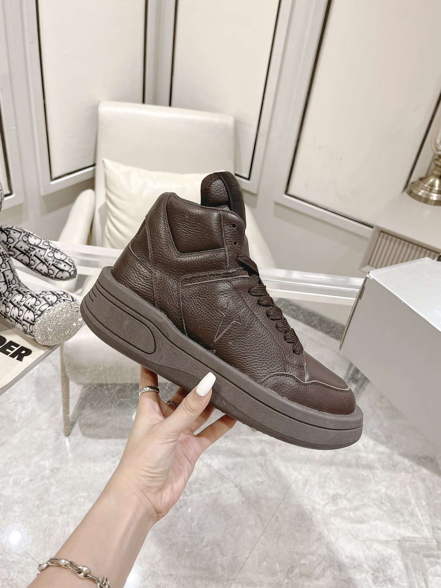 Converse Male Basic Shoes