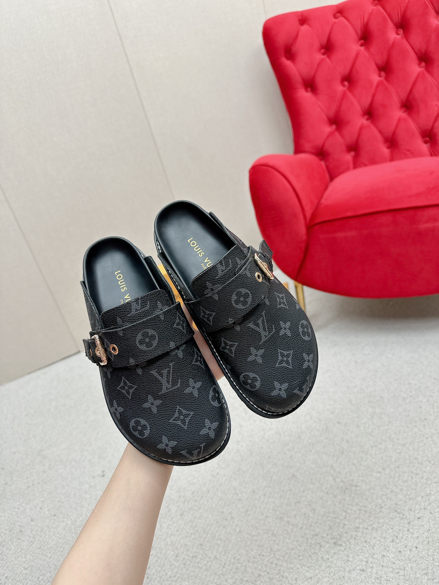 Male Slippers S