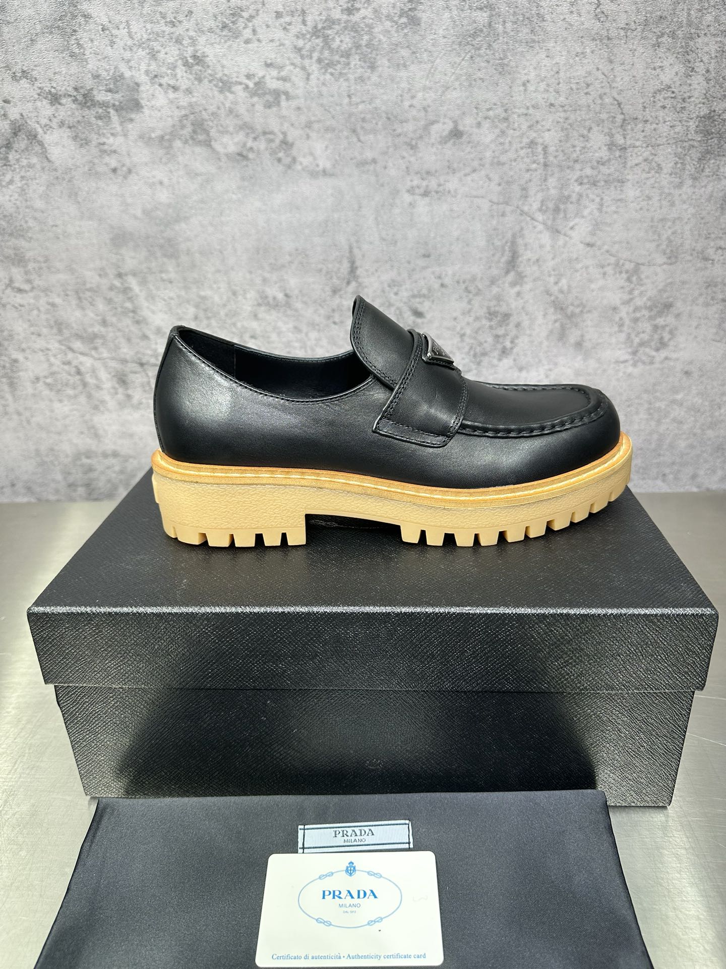 Basic Shoes M