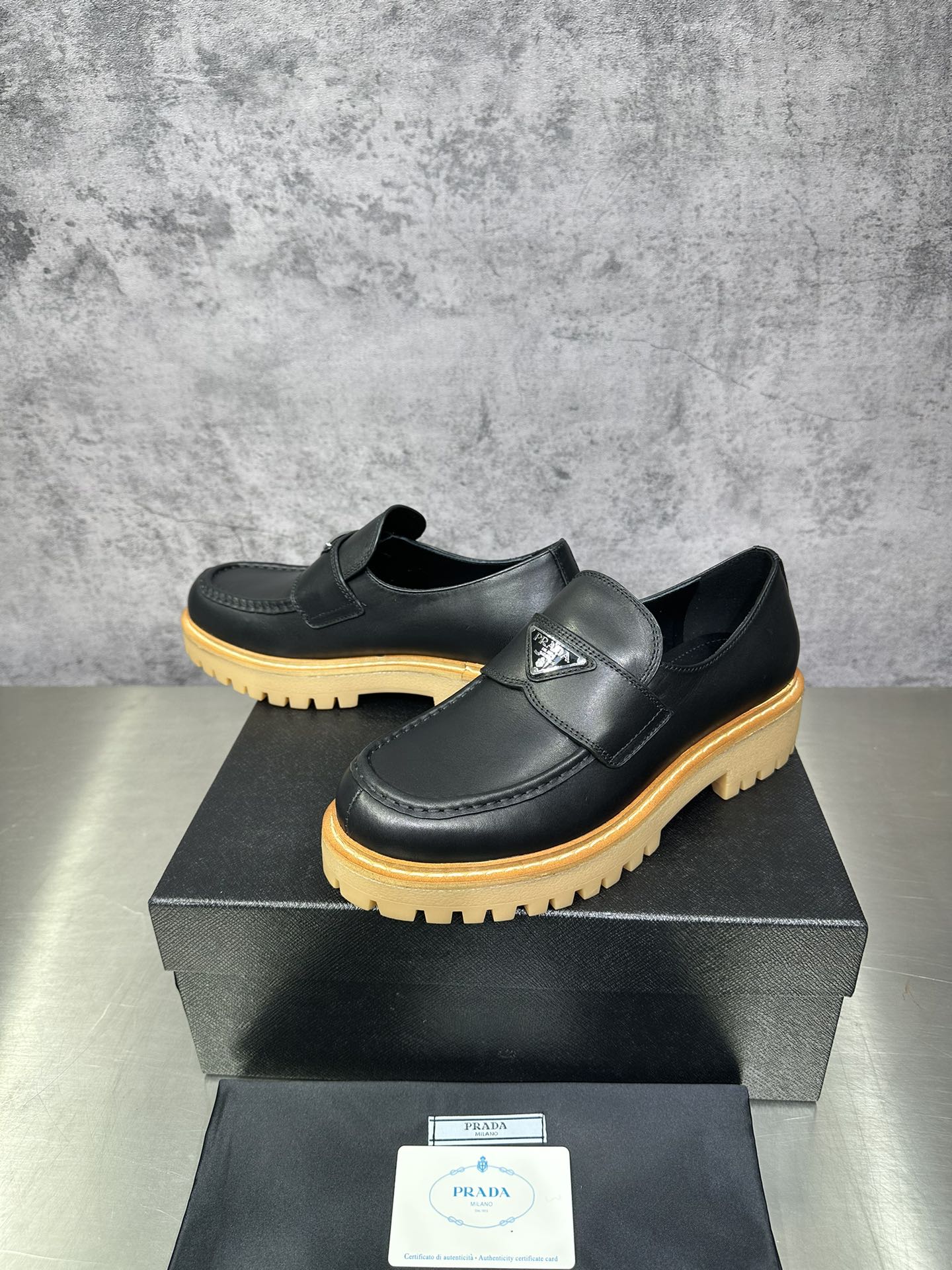 Basic Shoes M
