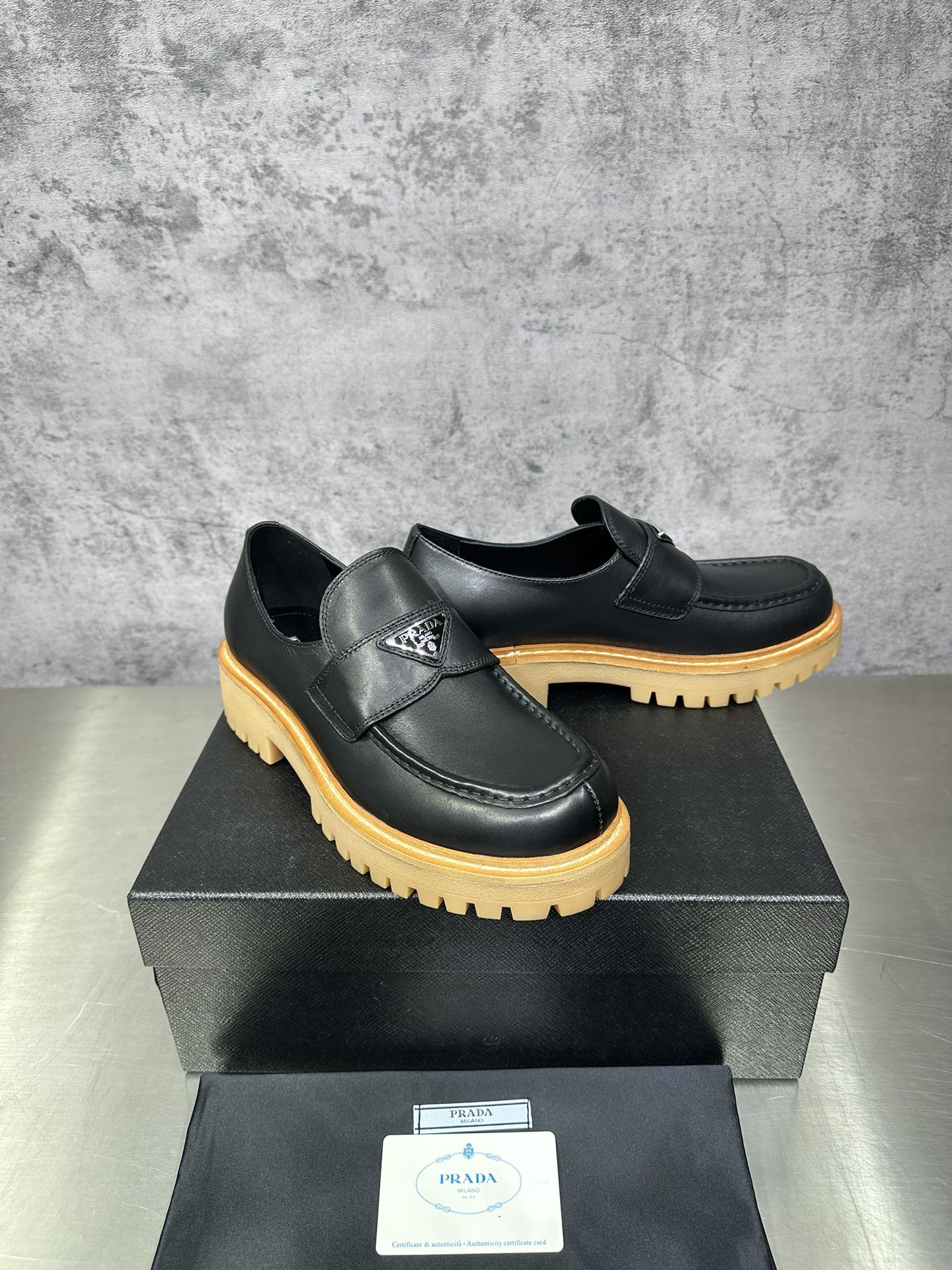 Basic Shoes M